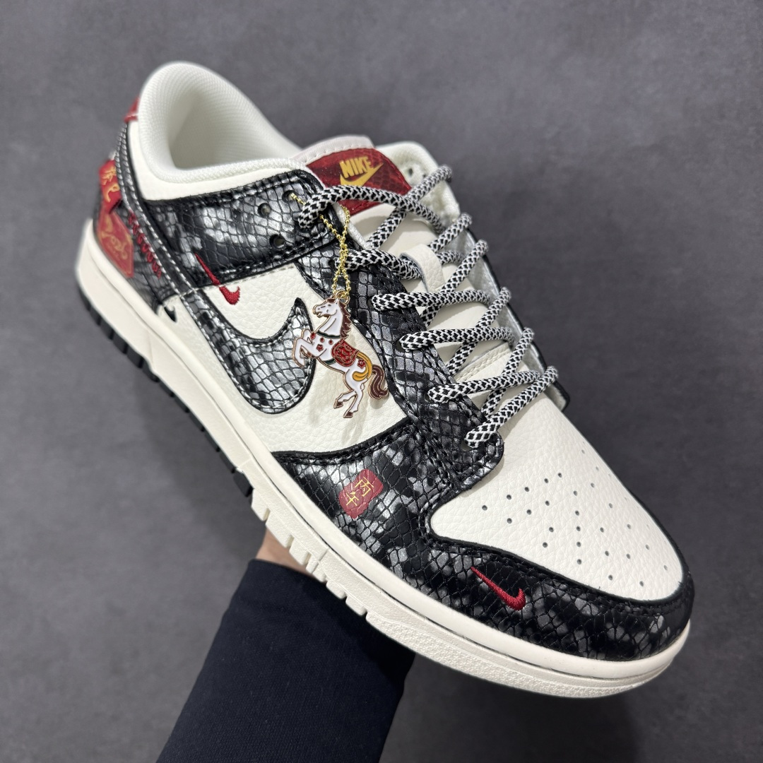 图片[3]-【定制版】Nike SB Dunk Low 马年限定 龙马精神 周年高端定制 低帮休闲板鞋 #定制鞋盒 大厂纯原品质出货 超高清洁度 皮料切割干净无任何毛边 细节完美 货号：YX5066-C93 尺码：36 36.5 37.5 38 38.5 39 40 40.5 41 42 42.5 43 44 44.5 45-选品中心