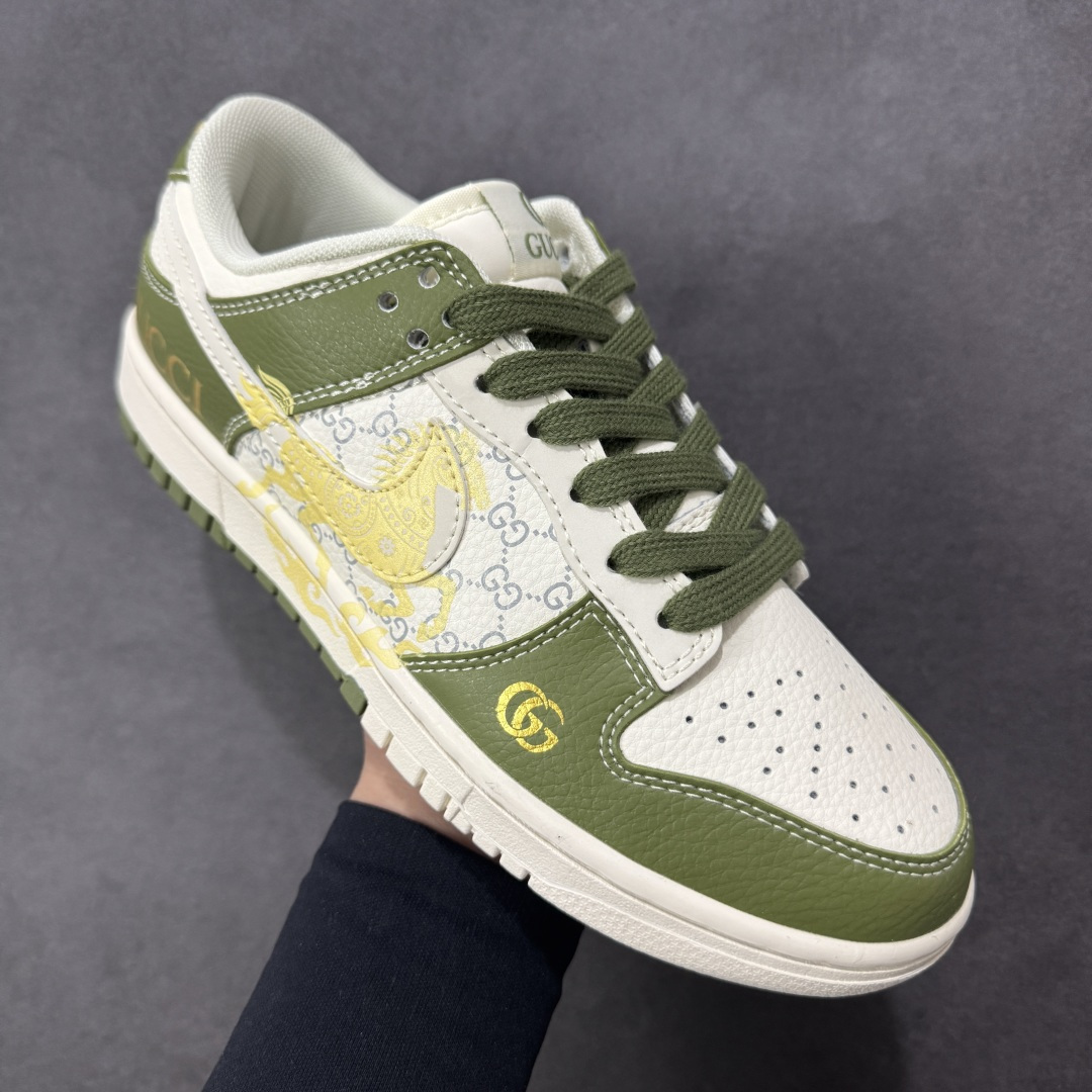 图片[3]-【定制版】Nike SB Dunk Low 马年限定 古驰绿 周年高端定制 低帮休闲板鞋  #定制鞋盒 大厂纯原品质出货 超高清洁度 皮料切割干净无任何毛边 细节完美 货号：SD6888-106  尺码：36 36.5 37.5 38 38.5 39 40 40.5 41 42 42.5 43 44 44.5 45-选品中心