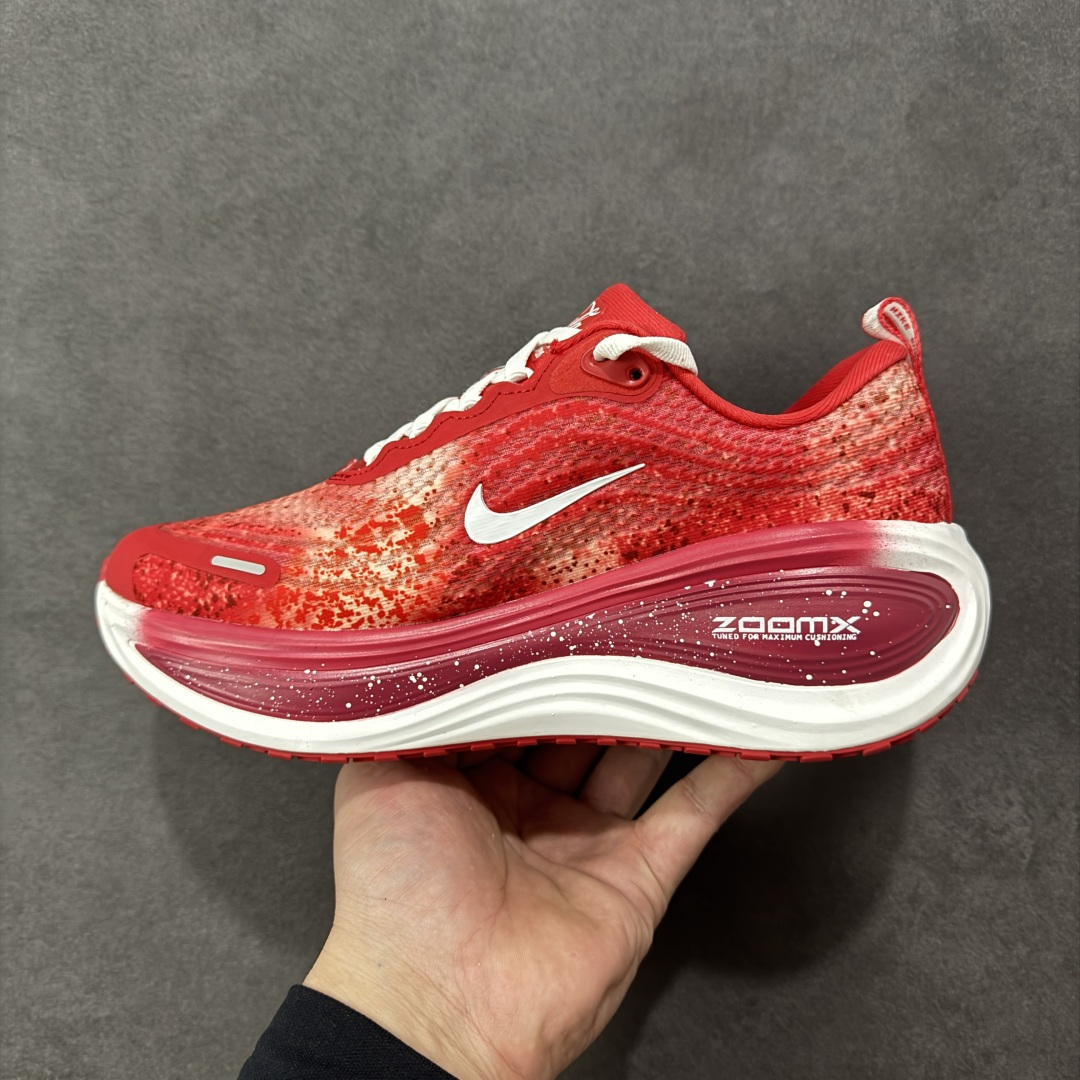 图片[2]-【公司级】Nike VOMERO PLUS 耐克 舒适减震防滑 低帮跑步鞋 全掌ReactX泡绵中底 前掌和后跟还配备了Air Zoom气垫单元 据说跑起来更快更舒适哦 这次最大的升级点 首次引入了ReactX泡绵 货号：IM6776-666 尺码：35.5～46B 编码：FSB240250-选品中心