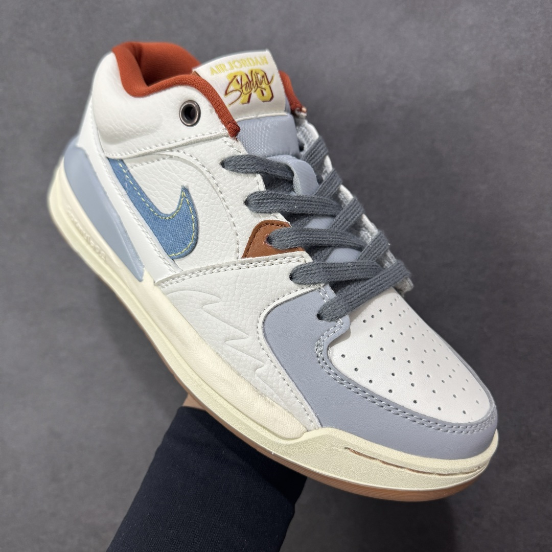 图片[3]-特价【GQ福利】Nike Jordan Stadium 90 系列低帮复古运动篮球鞋 Jordan 又出「合体鞋」！ 男女鞋真标半码制 原楦原纸板开发版型 采用粒面牛剖革鞋面材质 中底缓震泡棉物料组合橡胶外底 货号：FZ5696-041 尺码：36 36.5 37.5 38 38.5 39 40 40.5 41 42 42.5 43 44 44.5 45 46 47-选品中心