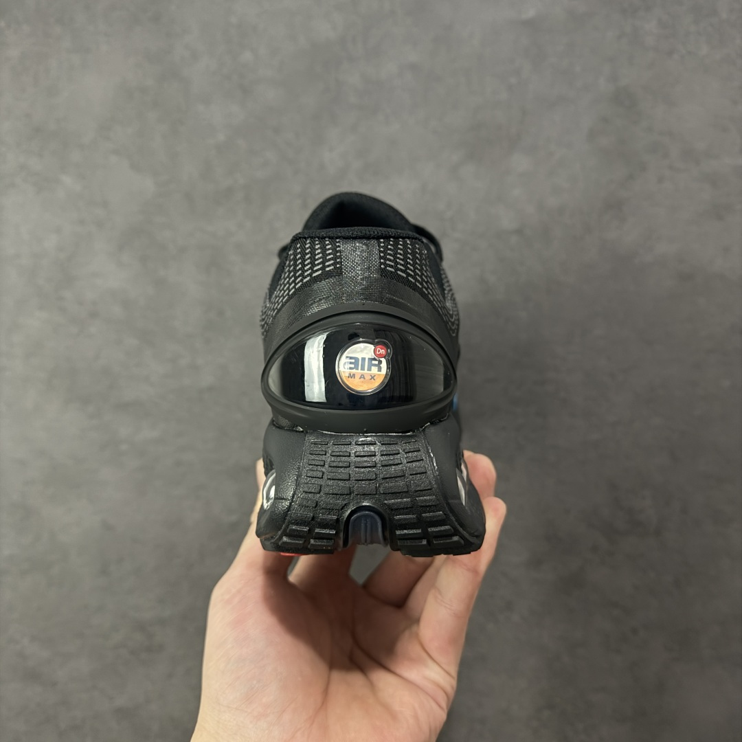 图片[4]-【纯原YH版】Nike Air Max Dn 舒适耐用 防滑耐磨 低帮 生活休闲鞋 今年 Air Max Day，搭载 “Dynamic Air”技术的 Nike Air Max Dn 首次亮相，四个分区圆形开窗气垫带来极高的辨识度。采用“Dynamic Air”技术加持，不仅具备着充满科技感的外观，更具备着优越的穿着质感。TPU 拱形稳定片为中足提供结构支撑，搭配后跟 TPU 贴片起到支撑跟腱的作用。注入式 Phylon 泡绵包裹 Air 气垫单元，适合街头行走的橡胶大底则包裹足跟部位，提供抓地力和耐穿性。 货号：IH4463-001 尺码：36 37.5 38 39 40 41 42 43 44 45-选品中心