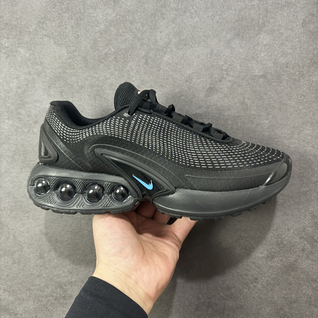 【纯原YH版】Nike Air Max Dn 舒适耐用 防滑耐磨 低帮 生活休闲鞋 今年 Air Max Day，搭载 “Dynamic Air”技术的 Nike Air Max Dn 首次亮相，四个分区圆形开窗气垫带来极高的辨识度。采用“Dynamic Air”技术加持，不仅具备着充满科技感的外观，更具备着优越的穿着质感。TPU 拱形稳定片为中足提供结构支撑，搭配后跟 TPU 贴片起到支撑跟腱的作用。注入式 Phylon 泡绵包裹 Air 气垫单元，适合街头行走的橡胶大底则包裹足跟部位，提供抓地力和耐穿性。 货号：IH4463-001 尺码：36 37.5 38 39 40 41 42 43 44 45-选品中心
