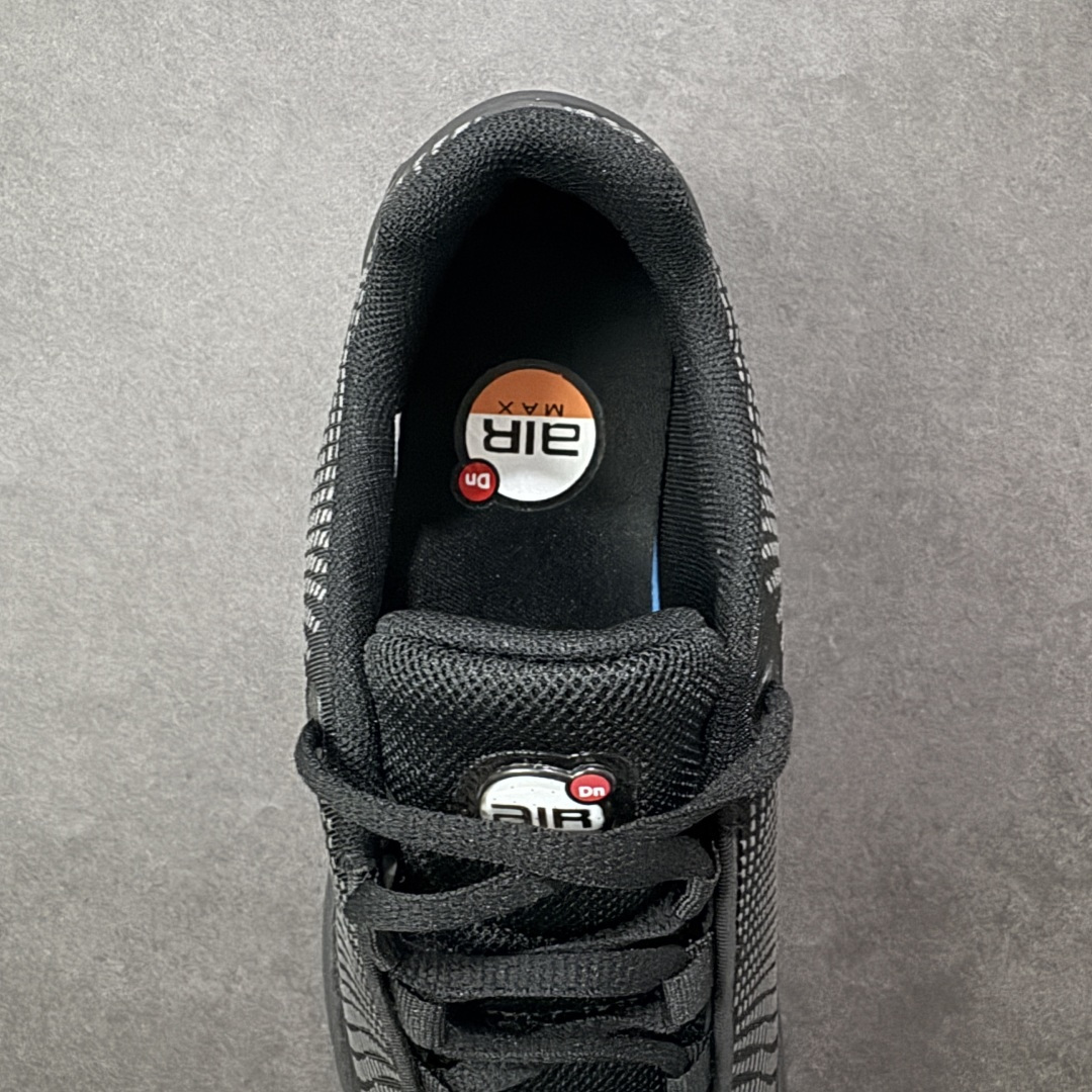 图片[7]-【纯原YH版】Nike Air Max Dn 舒适耐用 防滑耐磨 低帮 生活休闲鞋 今年 Air Max Day，搭载 “Dynamic Air”技术的 Nike Air Max Dn 首次亮相，四个分区圆形开窗气垫带来极高的辨识度。采用“Dynamic Air”技术加持，不仅具备着充满科技感的外观，更具备着优越的穿着质感。TPU 拱形稳定片为中足提供结构支撑，搭配后跟 TPU 贴片起到支撑跟腱的作用。注入式 Phylon 泡绵包裹 Air 气垫单元，适合街头行走的橡胶大底则包裹足跟部位，提供抓地力和耐穿性。 货号：IH4463-001 尺码：36 37.5 38 39 40 41 42 43 44 45-选品中心