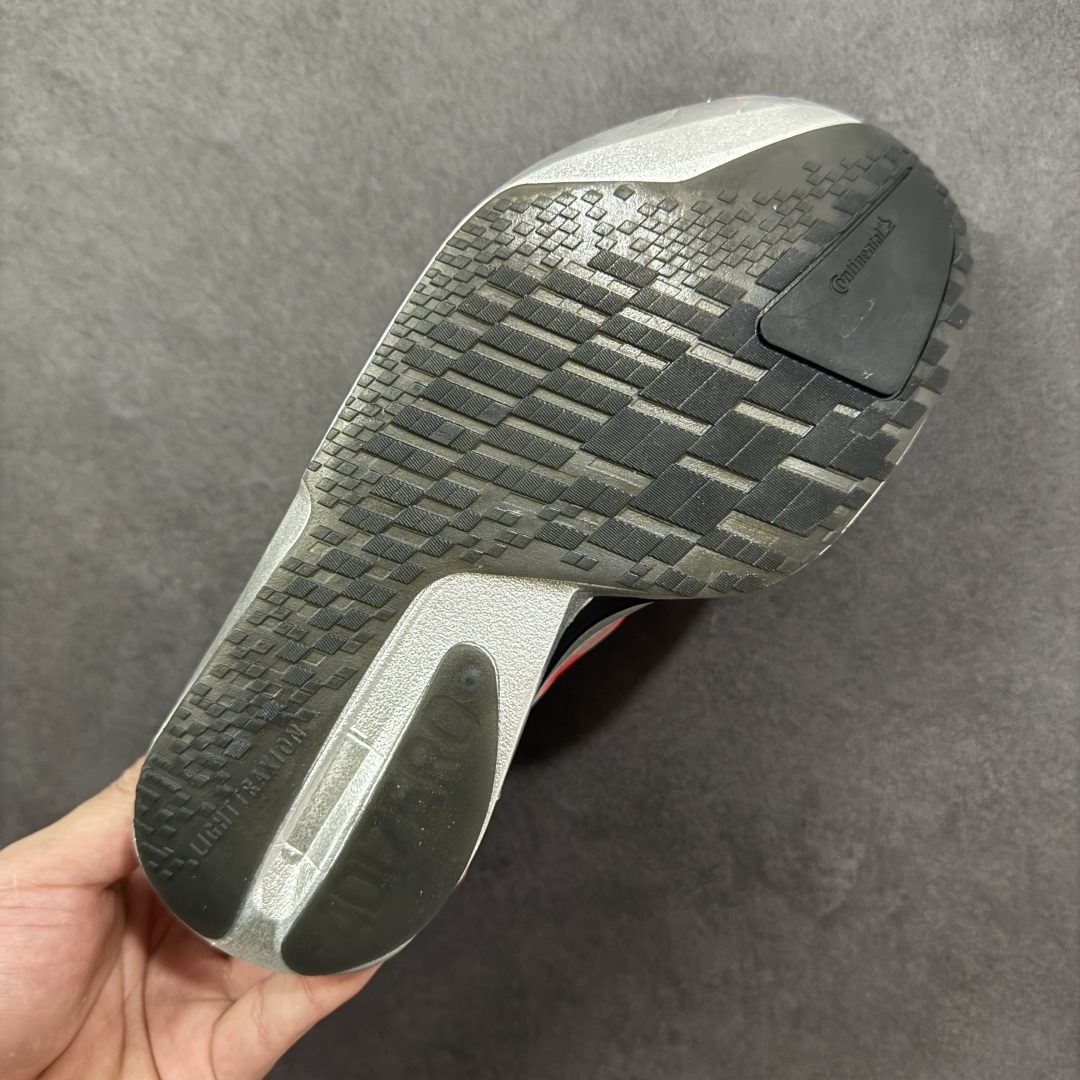 图片[9]-【TD版本】Adidas ADIZERO ADIOS 5 M 马拉松竞速专业跑鞋 CELERMESH针织网面非常轻薄 纤维间的缝隙很大 可以保证跑步时的透气、排汗效果 鞋舌直接与两侧的内衬和鞋底连接在一起 在跑步过程中不会被鞋舌的左右移动所困扰 在标准鞋带孔的基础上再拓宽一组鞋带孔 适合不同脚型的需求 突破性 EnergyRods 技术，有助于跑者实现更好的成绩 中底独特的LIGHTSTRIKE PRO泡棉材质 微弹感觉在跑步过程中给予了良好的支撑体验 对于顶级精英和高水平进阶跑者来说 ADIOS PRO是一双值得信赖的竞速比赛用鞋 货号：K18293 尺码：36 36²/₃ 37¹/₃ 38 38²/₃ 39¹/₃ 40 40²/₃ 41¹/₃ 42 42²/₃ 43¹/₃ 44 44²/₃ 45¹/₃ 编码：XSB250260-选品中心