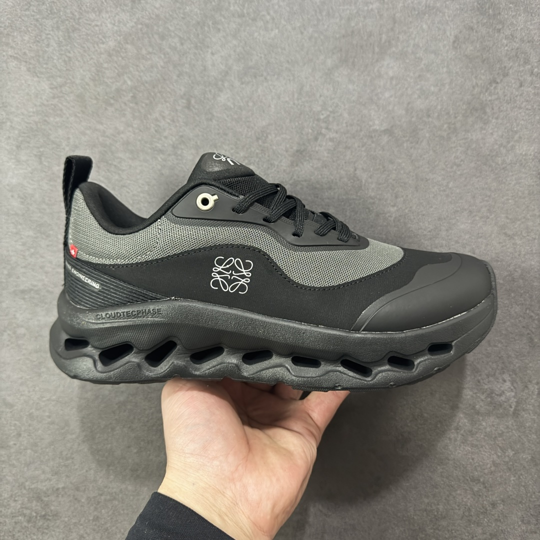 【公司级】On昂跑 LOEWE 系列低帮轻量舒适多功能休闲运动鞋 采用工程飞织网布组合再生聚酯纤维鞋面材质搭载独家隐藏速度中板 镂空CloudTec科技 泡棉缓震中底 黑科技跑出圈的时尚运动新宠 货号：3ME10696666 尺码：36-47带半码 编码：XSB220230-选品中心