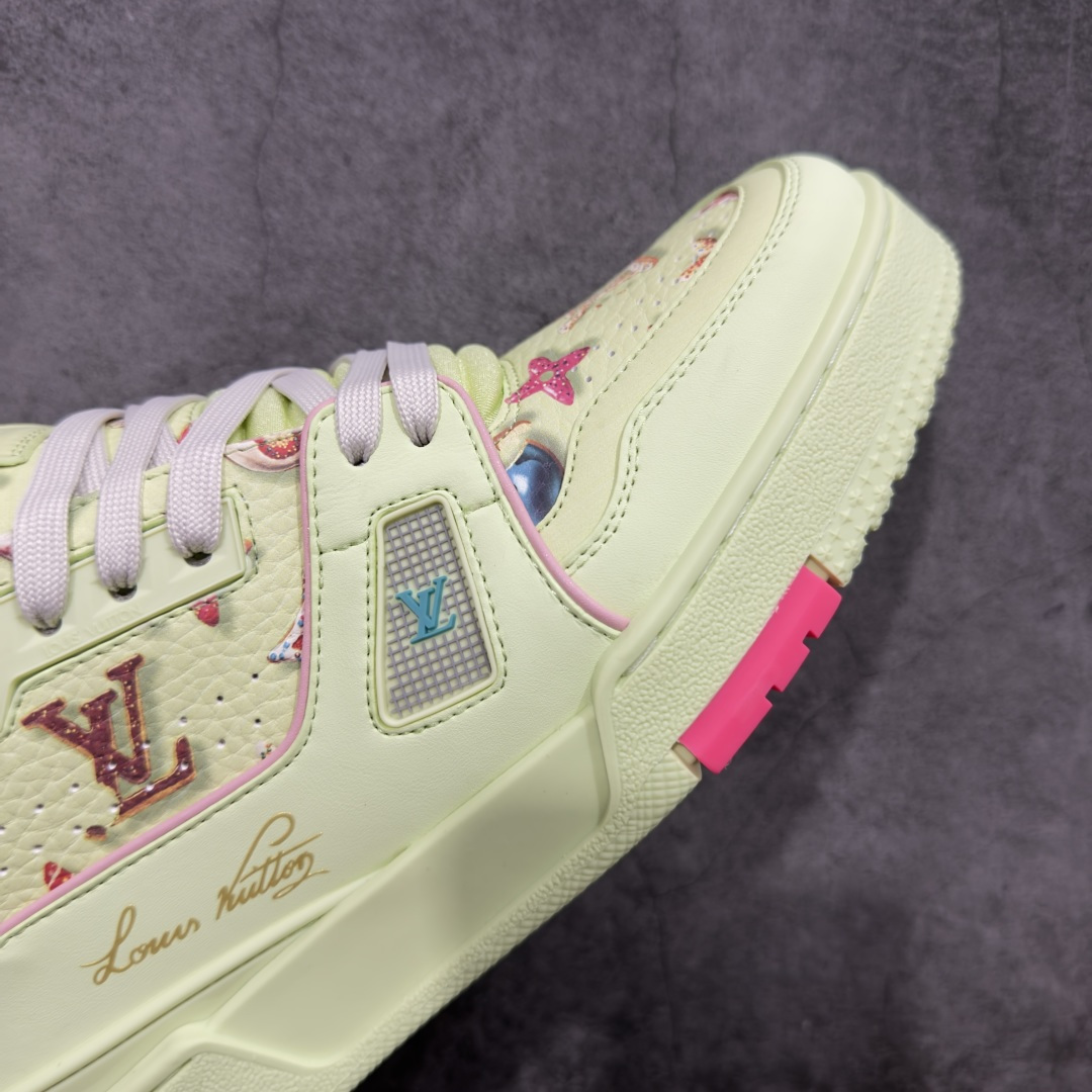 图片[6]-【HS纯原礼盒版福利】 LV Trainer系列高奢运动鞋 新款芯片顶级 潮人必备单品 同步ZP官网空胶工艺 鞋舌、挂饰均镶嵌NFC芯片感应装置 正确胶片断点式设计 中底正确还原原版油印字母比例 1：1原楦格板、楦头、刀磨全新升级！ 独家订制顶级压纹麂皮 原版开模TPU大底 质感原版一致 垫脚聚米微料加透气英伦网布 披靡市场任何版本！细节完美呈现！ 代购指定版本 全新升级最新双盒包装 扫码秒进官网！ 全套包装配件同比原版 尺码： 38-45-选品中心