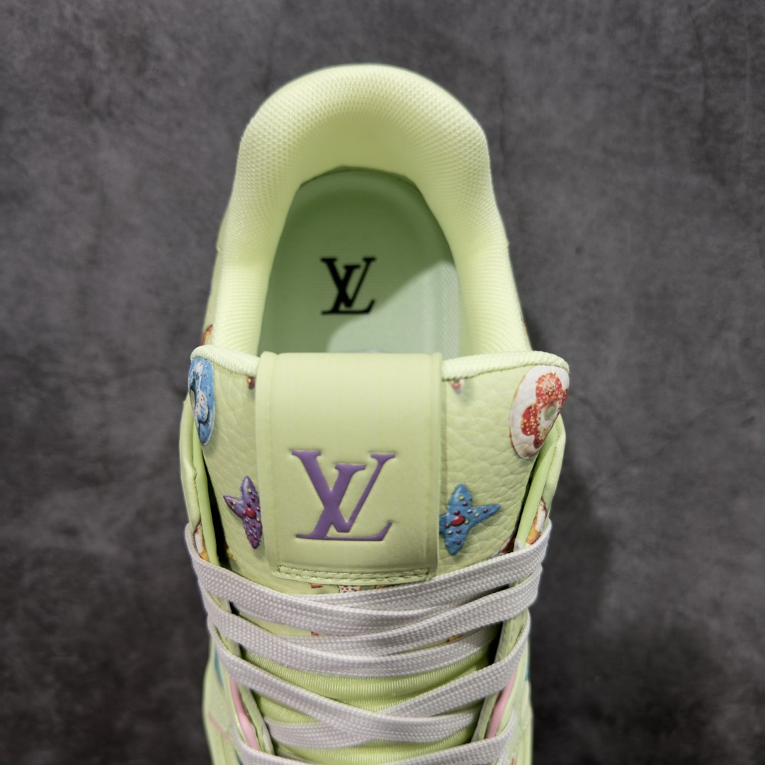 图片[8]-【HS纯原礼盒版福利】 LV Trainer系列高奢运动鞋 新款芯片顶级 潮人必备单品 同步ZP官网空胶工艺 鞋舌、挂饰均镶嵌NFC芯片感应装置 正确胶片断点式设计 中底正确还原原版油印字母比例 1：1原楦格板、楦头、刀磨全新升级！ 独家订制顶级压纹麂皮 原版开模TPU大底 质感原版一致 垫脚聚米微料加透气英伦网布 披靡市场任何版本！细节完美呈现！ 代购指定版本 全新升级最新双盒包装 扫码秒进官网！ 全套包装配件同比原版 尺码： 38-45-选品中心