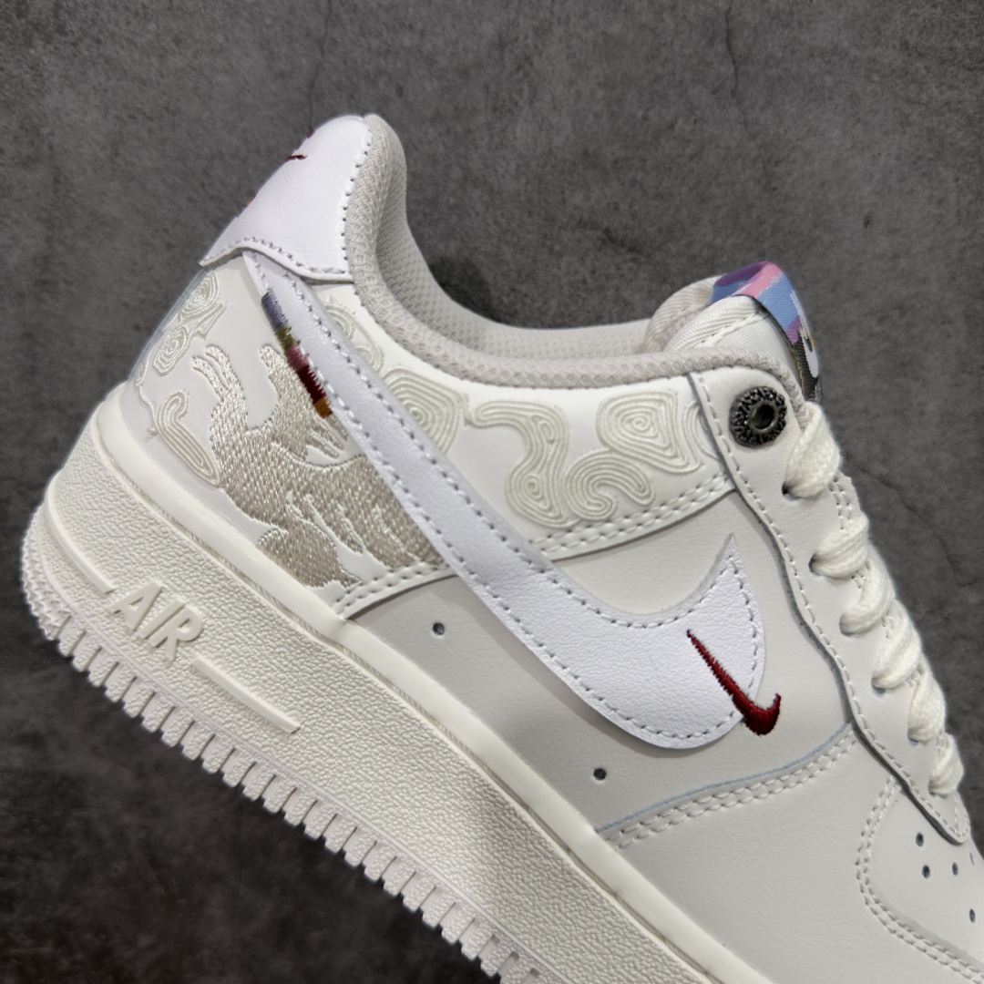 图片[7]-【Top版本】Nike Air Force 1\’07 Low 马年限定 空军一号低帮休闲板鞋 IQ1119-011  纯原原厂皮料 原版品质 专柜特供 原楦头原纸板 定制五金配件 内置全掌气垫 原厂鞋底   尺码：36 36.5 37.5 38 38.5 39 40 40.5 41 42 42.5 43 44 44.5 45 46 47.5-选品中心