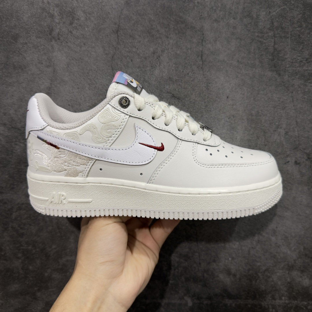 【Top版本】Nike Air Force 1\’07 Low 马年限定 空军一号低帮休闲板鞋 IQ1119-011  纯原原厂皮料 原版品质 专柜特供 原楦头原纸板 定制五金配件 内置全掌气垫 原厂鞋底   尺码：36 36.5 37.5 38 38.5 39 40 40.5 41 42 42.5 43 44 44.5 45 46 47.5-选品中心
