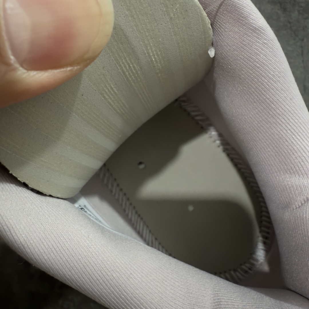 图片[7]-【OX纯原】NK Ja 3 Scratch EP 莫兰特三代柔软舒适防滑耐磨透气支撑轻便低帮篮球鞋 IH2374-001 重磅登场0 历时半年全力打造 实战体验天花板上限 再度提高🔝 【顶配缓震】独家革新搭载 前掌5mm TURBO气垫 兼具贴地与缓震！（正品仅长方形小气垫）➕后掌大马蹄14mm厚 气垫 提高后掌缓震极限 （正品后掌无气垫） 【顶级抗扭】 搭载硬度65HC 发泡中底框架 ➕高强度中足抗扭片 革新升级 赛事级抗扭水平！独此一家 【顶级支撑】鞋身侧向包裹 双层补强层 200斤以上选手 也可驾驭（正品仅一层）对比市场货品偷工减料 不可同日而语！ 气垫气压上脚即可感受！鞋底止滑配方 无需磨合 原地起飞🛫 尺码：40-46-选品中心