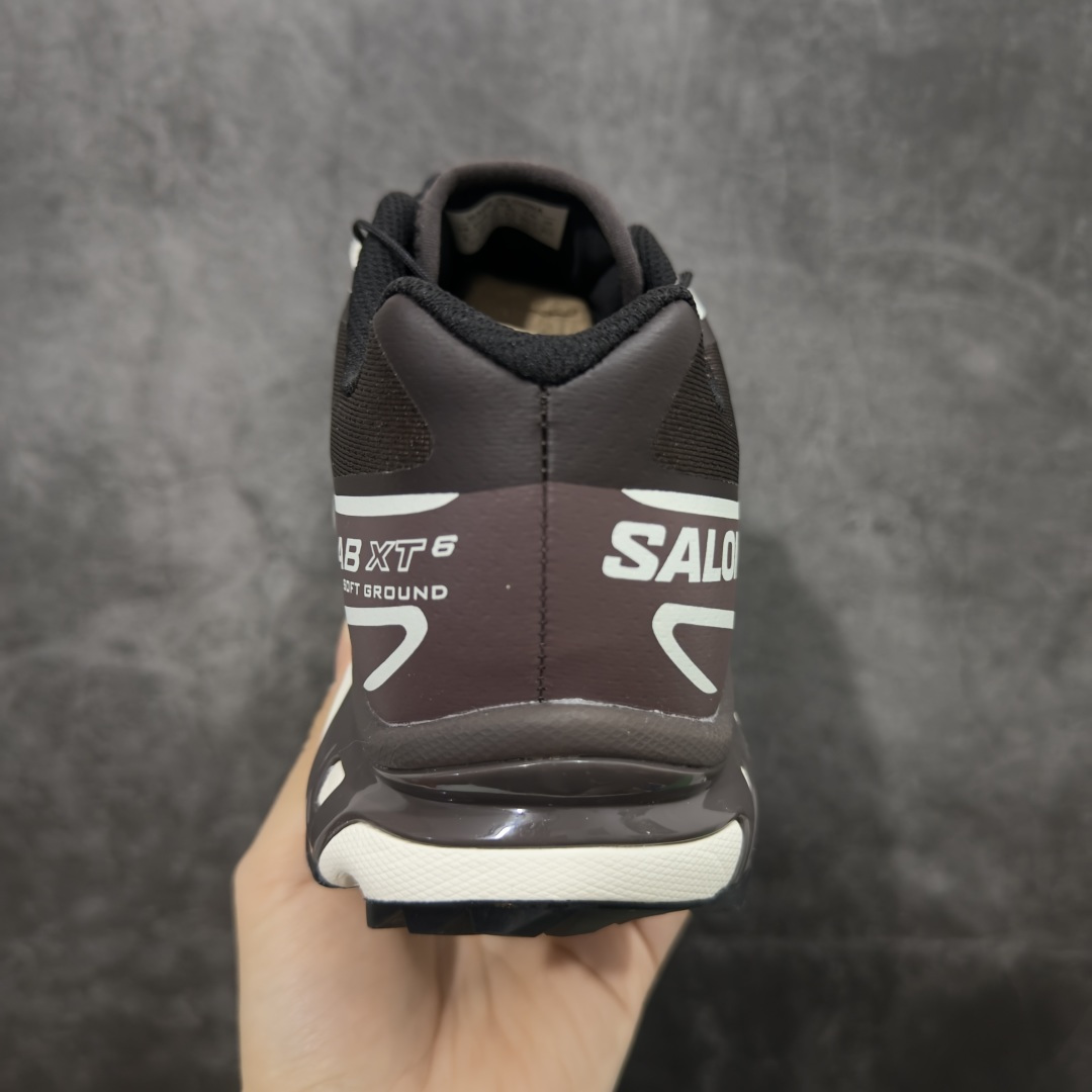 图片[4]-【外贸版】 Salomon XT-6 萨洛蒙复古潮流户外机能登山跑鞋 咖啡棕 478661 纯原外贸平台特供订单 专供外贸 最大47码 耗时半年巨作 全套原纸板楦头开发 原厂特供网布配套加持 确保原汁原味 完美呈现版型 原档数据独家私模五层组合大底 原装Ortholite轻量化鞋垫 中底布带钢印编号 原厂TPU锁扣 进口港宝加持 后跟自然饱满 还原公司包裹性 鞋面以“锯齿”状的包裹系统呈现 在基色底之下加入了各种色点缀 将公司的最新技术和时尚前卫的造型融入耐用的长跑款式中 鞋面由 TPU 薄膜制成 并焊接在高耐磨网眼上 使其既时尚又坚固 由 ACS底盘支撑 可增强稳定性和支撑力 以及由橡胶凸耳 Contragrip外底覆盖的 EVA 缓冲中底 旨在应对崎岖的地形 鞋舌上的彩色Salomon 标签、Quicklace 系统以及鞋头、鞋舌和鞋跟上的附加品牌使细节更加完美 让穿着者可以轻松驾驭户外与通勤下的任何运动生活场景 无缝鞋身户外随意纵横 颜值与脚感兼备 出街通勤 绝对非常吸睛 你值得拥有 尺码：36 36.5 37.5 38 38.5 39 40 40.5 41 42 42.5 43 44 44.5 45 46 47-选品中心