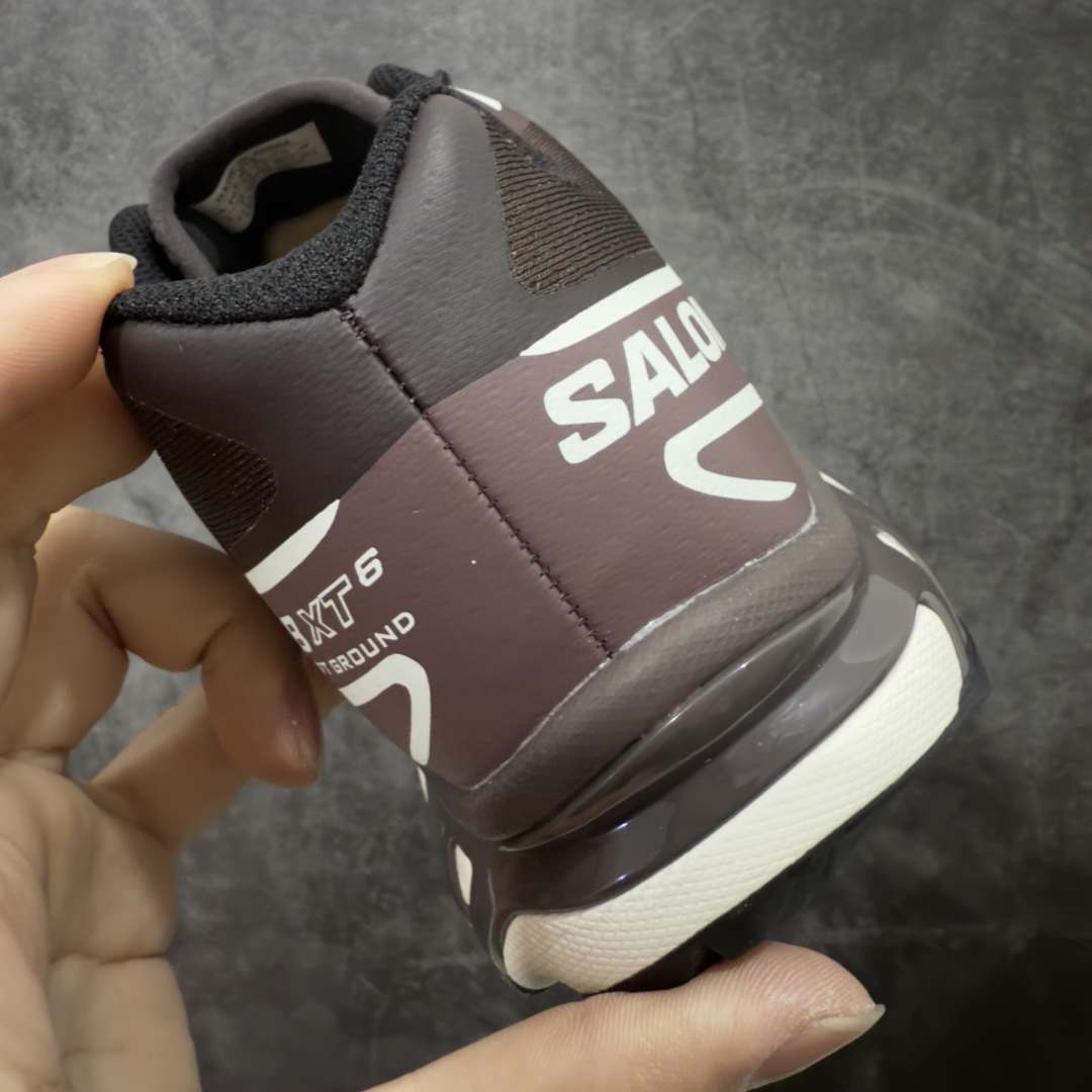 图片[2]-【外贸版】 Salomon XT-6 萨洛蒙复古潮流户外机能登山跑鞋 咖啡棕 478661 纯原外贸平台特供订单 专供外贸 最大47码 耗时半年巨作 全套原纸板楦头开发 原厂特供网布配套加持 确保原汁原味 完美呈现版型 原档数据独家私模五层组合大底 原装Ortholite轻量化鞋垫 中底布带钢印编号 原厂TPU锁扣 进口港宝加持 后跟自然饱满 还原公司包裹性 鞋面以“锯齿”状的包裹系统呈现 在基色底之下加入了各种色点缀 将公司的最新技术和时尚前卫的造型融入耐用的长跑款式中 鞋面由 TPU 薄膜制成 并焊接在高耐磨网眼上 使其既时尚又坚固 由 ACS底盘支撑 可增强稳定性和支撑力 以及由橡胶凸耳 Contragrip外底覆盖的 EVA 缓冲中底 旨在应对崎岖的地形 鞋舌上的彩色Salomon 标签、Quicklace 系统以及鞋头、鞋舌和鞋跟上的附加品牌使细节更加完美 让穿着者可以轻松驾驭户外与通勤下的任何运动生活场景 无缝鞋身户外随意纵横 颜值与脚感兼备 出街通勤 绝对非常吸睛 你值得拥有 尺码：36 36.5 37.5 38 38.5 39 40 40.5 41 42 42.5 43 44 44.5 45 46 47-选品中心