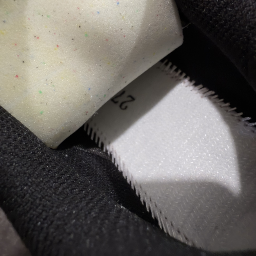 图片[8]-【外贸版】 Salomon XT-6 萨洛蒙复古潮流户外机能登山跑鞋 咖啡棕 478661 纯原外贸平台特供订单 专供外贸 最大47码 耗时半年巨作 全套原纸板楦头开发 原厂特供网布配套加持 确保原汁原味 完美呈现版型 原档数据独家私模五层组合大底 原装Ortholite轻量化鞋垫 中底布带钢印编号 原厂TPU锁扣 进口港宝加持 后跟自然饱满 还原公司包裹性 鞋面以“锯齿”状的包裹系统呈现 在基色底之下加入了各种色点缀 将公司的最新技术和时尚前卫的造型融入耐用的长跑款式中 鞋面由 TPU 薄膜制成 并焊接在高耐磨网眼上 使其既时尚又坚固 由 ACS底盘支撑 可增强稳定性和支撑力 以及由橡胶凸耳 Contragrip外底覆盖的 EVA 缓冲中底 旨在应对崎岖的地形 鞋舌上的彩色Salomon 标签、Quicklace 系统以及鞋头、鞋舌和鞋跟上的附加品牌使细节更加完美 让穿着者可以轻松驾驭户外与通勤下的任何运动生活场景 无缝鞋身户外随意纵横 颜值与脚感兼备 出街通勤 绝对非常吸睛 你值得拥有 尺码：36 36.5 37.5 38 38.5 39 40 40.5 41 42 42.5 43 44 44.5 45 46 47-选品中心