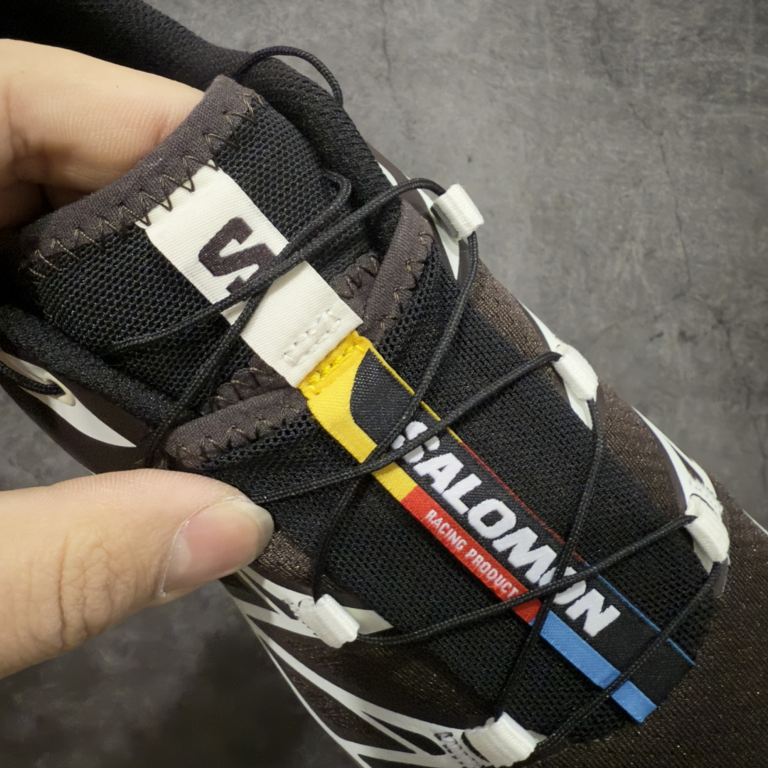 图片[6]-【外贸版】 Salomon XT-6 萨洛蒙复古潮流户外机能登山跑鞋 咖啡棕 478661 纯原外贸平台特供订单 专供外贸 最大47码 耗时半年巨作 全套原纸板楦头开发 原厂特供网布配套加持 确保原汁原味 完美呈现版型 原档数据独家私模五层组合大底 原装Ortholite轻量化鞋垫 中底布带钢印编号 原厂TPU锁扣 进口港宝加持 后跟自然饱满 还原公司包裹性 鞋面以“锯齿”状的包裹系统呈现 在基色底之下加入了各种色点缀 将公司的最新技术和时尚前卫的造型融入耐用的长跑款式中 鞋面由 TPU 薄膜制成 并焊接在高耐磨网眼上 使其既时尚又坚固 由 ACS底盘支撑 可增强稳定性和支撑力 以及由橡胶凸耳 Contragrip外底覆盖的 EVA 缓冲中底 旨在应对崎岖的地形 鞋舌上的彩色Salomon 标签、Quicklace 系统以及鞋头、鞋舌和鞋跟上的附加品牌使细节更加完美 让穿着者可以轻松驾驭户外与通勤下的任何运动生活场景 无缝鞋身户外随意纵横 颜值与脚感兼备 出街通勤 绝对非常吸睛 你值得拥有 尺码：36 36.5 37.5 38 38.5 39 40 40.5 41 42 42.5 43 44 44.5 45 46 47-选品中心