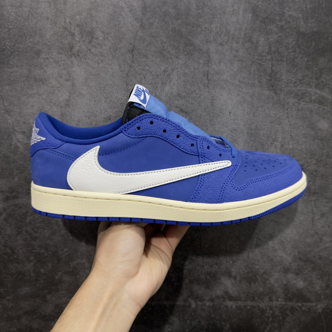 【DG2.0纯原】Travis Scott x Fragment x Air Jordan AJ1 Low OG SP 三方联名闪电倒钩低帮 蓝白 DM7866-400 圈内最强倒钩系列 高端零售特供批次 产品品控稳定性领先行业 各方面均可对飙L版 良心定价不杀猪 SZ原厂全套原楦原纸板冲刀磨具开发 原厂皮料加持 原厂港宝加持定型后跟R度完美 同源原厂电绣 鬼脸飞翼针数密度立体效果一致 百分百一致原鞋 原厂拉帮工艺 针距密度一致 后跟弧度收口自然不对折 极致一眼正品既视感 进口玻璃冲刀皮料裁剪零毛边 全鞋电脑针车工艺 品控清洁度最高QC检验标准 免检产品 原厂订购鞋盒、鞋标、防尘纸、鞋撑、鞋带 追求极致的原厂味道 尺码：40 40.5 41 42 42.5 43 44 44.5 45 46 47.5 48.5-选品中心