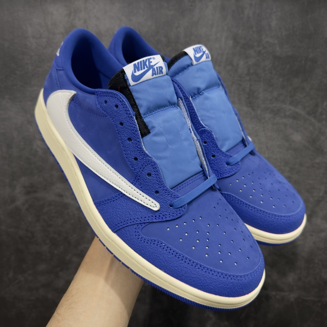 【DG2.0纯原】Travis Scott x Fragment x Air Jordan AJ1 Low OG SP 三方联名闪电倒钩低帮 蓝白 DM7866-400 圈内最强倒钩系列 高端零售特供批次 产品品控稳定性领先行业 各方面均可对飙L版 良心定价不杀猪 SZ原厂全套原楦原纸板冲刀磨具开发 原厂皮料加持 原厂港宝加持定型后跟R度完美 同源原厂电绣 鬼脸飞翼针数密度立体效果一致 百分百一致原鞋 原厂拉帮工艺 针距密度一致 后跟弧度收口自然不对折 极致一眼正品既视感 进口玻璃冲刀皮料裁剪零毛边 全鞋电脑针车工艺 品控清洁度最高QC检验标准 免检产品 原厂订购鞋盒、鞋标、防尘纸、鞋撑、鞋带 追求极致的原厂味道 尺码：40 40.5 41 42 42.5 43 44 44.5 45 46 47.5 48.5-选品中心
