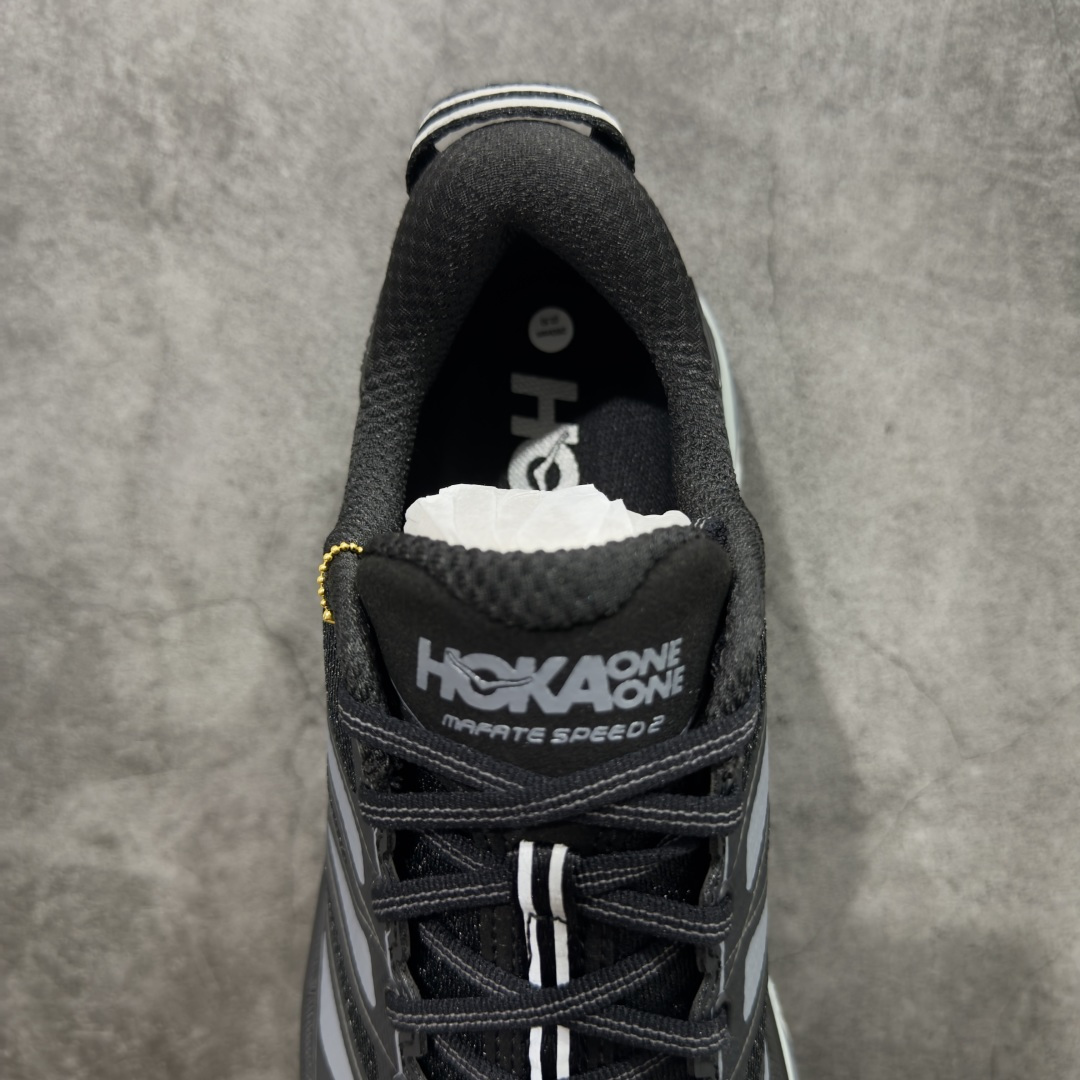 图片[8]-【纯原H版】HOKA ONE ONE Mafate Speed 2 Low 玛法特2代系列低帮轻量户外越野休闲运动慢跑鞋 正确组合底 市场顶级版本 上脚赞到报爆 轻盈舒适 鞋面采用超轻的无缝架构 轻薄的TPU贴在透气的鞋面材料上 减轻重量同时也保证了支撑性 鞋底采用滚动平衡技术 引导跑者回归自然步态 祖传的神奇EVA材质中底依旧是一如既往地表现优秀 能提供充足的缓震 作为HOKA家的越野跑鞋 VIBRAM 橡胶大底也是必不可少的 即便在复杂湿滑的地形 依旧能有良好的抓地力及稳定性 鞋带采用了弹性不易松脱的扁宽弹性鞋带 前掌与中掌部分也进行了加宽 也更加适合亚洲人的脚型 是一款十分全面且足够强悍的户外硬核越野鞋 日常搭配的话短裤是基本不挑 阔腿裤 工装裤以及各种长筒牛仔裤都可以 尺码：36 36.5 37.5 38 38.5 39 40 40.5 41 42 42.5 43 44 44.5 45-选品中心