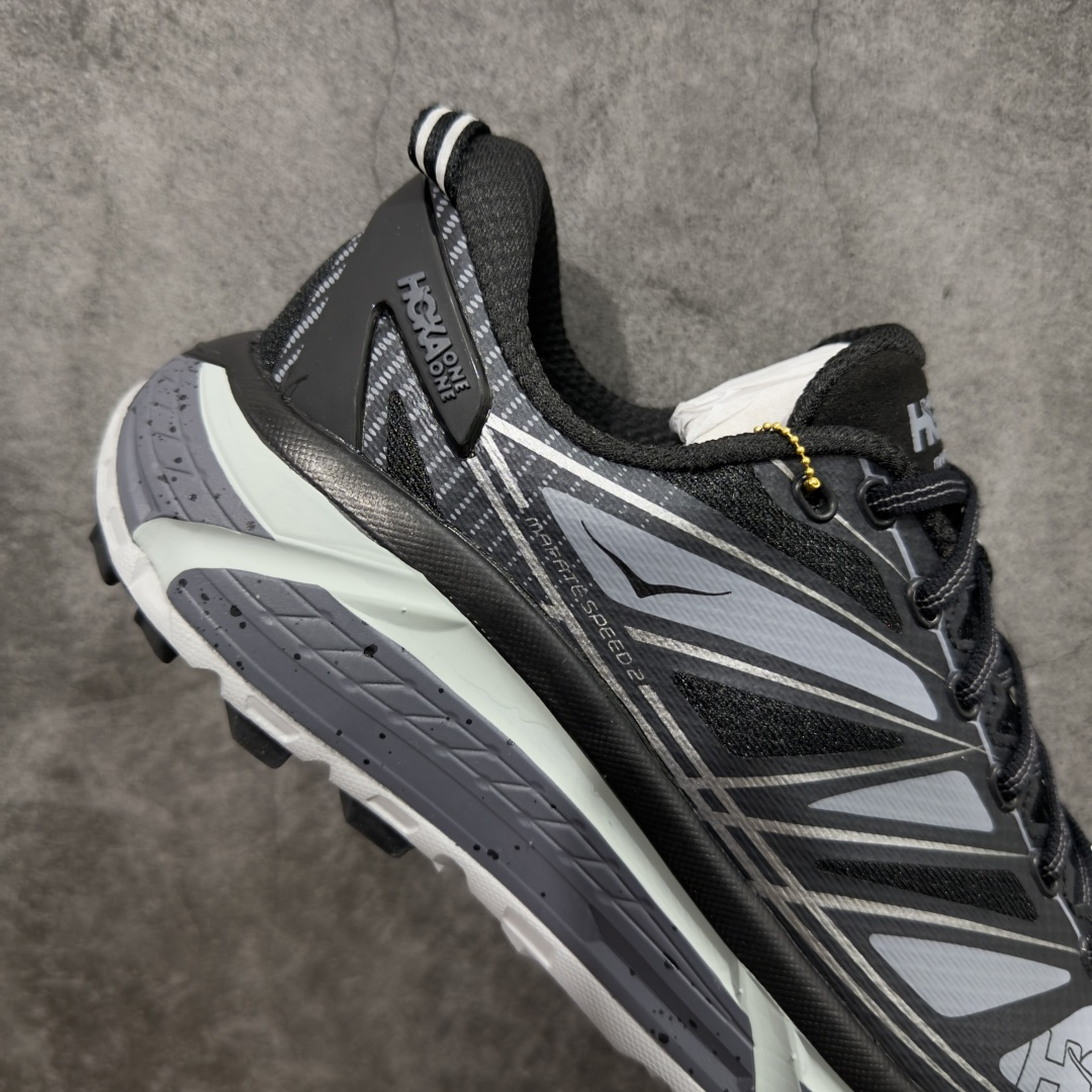 图片[7]-【纯原H版】HOKA ONE ONE Mafate Speed 2 Low 玛法特2代系列低帮轻量户外越野休闲运动慢跑鞋 正确组合底 市场顶级版本 上脚赞到报爆 轻盈舒适 鞋面采用超轻的无缝架构 轻薄的TPU贴在透气的鞋面材料上 减轻重量同时也保证了支撑性 鞋底采用滚动平衡技术 引导跑者回归自然步态 祖传的神奇EVA材质中底依旧是一如既往地表现优秀 能提供充足的缓震 作为HOKA家的越野跑鞋 VIBRAM 橡胶大底也是必不可少的 即便在复杂湿滑的地形 依旧能有良好的抓地力及稳定性 鞋带采用了弹性不易松脱的扁宽弹性鞋带 前掌与中掌部分也进行了加宽 也更加适合亚洲人的脚型 是一款十分全面且足够强悍的户外硬核越野鞋 日常搭配的话短裤是基本不挑 阔腿裤 工装裤以及各种长筒牛仔裤都可以 尺码：36 36.5 37.5 38 38.5 39 40 40.5 41 42 42.5 43 44 44.5 45-选品中心