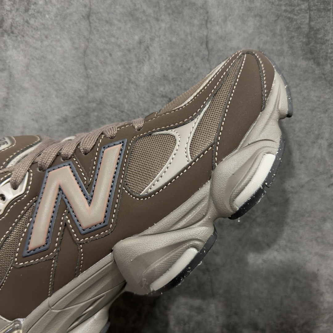 图片[6]-【纯原版】 New Balance NB9060 联名款 复古休闲运动慢跑鞋 棕色 U9060493 全套原楦原纸板原厂数据开发 进口三明治网面 原装进口翻毛皮料正确绒感卡色 正确中底拉帮中底网布细节 原厂标裁 带紫光防伪 定制后跟透明水晶模块 冲裁组合 大底贴合程度胶水上色把控完美 整洁度挑战全网艺术家 多道序QC把关品质完善 匠心打造 耗时两个月开发完成 工艺极其复杂难度可想而知 新开独立私模大底 全网唯一正确六层组合大底 高端零售专供产物 尺码：36 37 37.5 38 38.5 39 40 40.5 41 42 42.5 43 44 45 46.5-选品中心