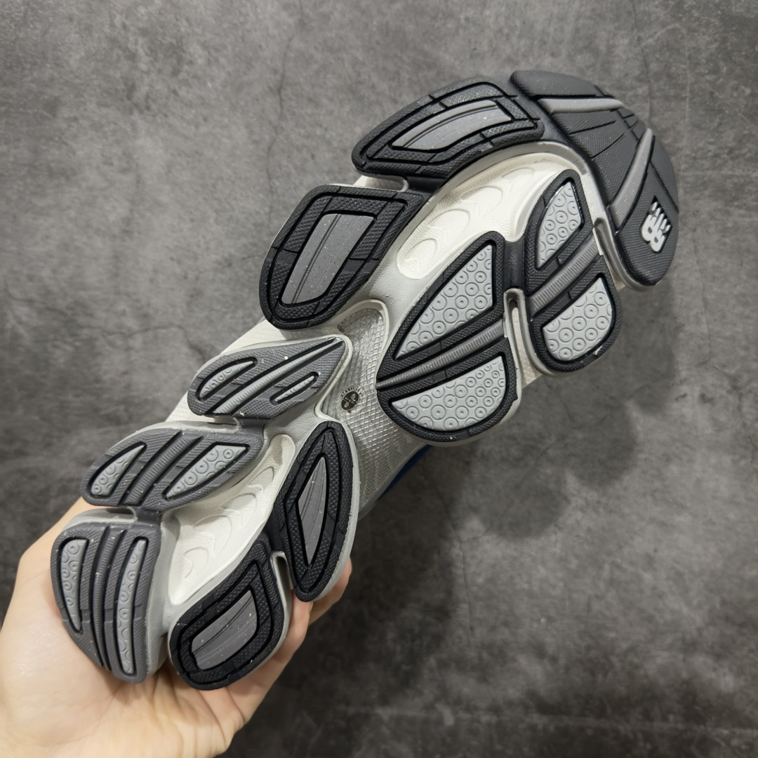 图片[9]-【纯原版】New Balance 新百伦 NB2000 网面休闲鞋 U20001PB NB官方重磅新品 一款融合复古设计与现代科技的跑鞋，以其经典的造型和舒适脚感，成为2025年复古潮流爱好的推荐单品。 极具视觉冲击力的5根ABZORB单元，以及无缝鞋面的设计，加上3M反光材质的装饰，比之前推出的9060系列更夸张，更具未来感。 尺码：36-46.5-选品中心