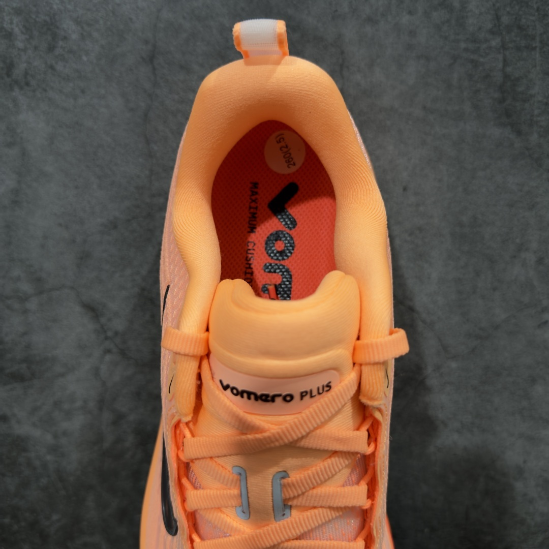 图片[8]-【XE纯原版】Nike Air Zoom Vomero Plus 全新科技运动跑HV8150-801    目前市场最强品质 原版购入开发 鞋面采用硅胶发泡立体印刷 临界ZOOM X泡棉超软弹大底 区别市场一体底 超高质检清洁度 一切材质配件均与原版一致 原楦原纸板开发 匹配原版98%以上 完美弧度版型 原厂鞋标 立体反光鞋盒标 鞋盒防撞海绵 高端玩家必推版本 高价零售必推版本 欢迎对比市面任意版本‼️ 这双鞋简直是时尚与科技的完美融合。 经典黑色鞋面，质感爆棚，搭配超亮眼的银色大勾子，瞬间成为街头焦点。不仅颜值在线，缓震性能更是一绝 不管是日常出街还是慢跑锻炼，都能给双脚极致舒适体验。  码数超全，39- 46 码任你选！别犹豫啦，穿上它，轻松走出潮流范，开启你的时尚运动新旅程！ 码段：36-46-选品中心