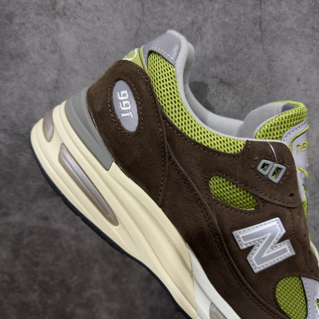 图片[7]-【ZOK/Goat版】Kith x New Balance NB991 踪绿 U991CK2 独家私模 NB天花板 打破市面NB无高端格局 原鞋购入开发 采购原厂皮料 正确3M反光细节 原楦原纸版开发 正确6层组合底模精密开发 后跟透明TPU水晶装饰条稳固 沿用了引以为傲的跑鞋手工技艺 采用猪皮绒面并包裹局部透气网面的鞋身设计 菱网鞋舌上刻有New Balance USA 鞋面依旧&身着经典的大热之灰 彰显了其高端的品质身份 尺码：36 37 37.5 38 38.5 39 40 40.5 41.5 42 42.5 43 44 45 46.5-选品中心