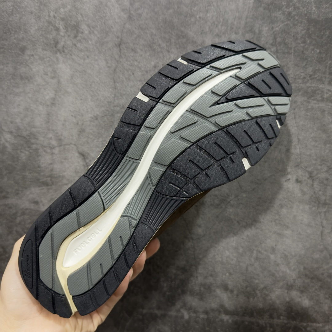 图片[9]-【ZOK/Goat版】Kith x New Balance NB991 踪绿 U991CK2 独家私模 NB天花板 打破市面NB无高端格局 原鞋购入开发 采购原厂皮料 正确3M反光细节 原楦原纸版开发 正确6层组合底模精密开发 后跟透明TPU水晶装饰条稳固 沿用了引以为傲的跑鞋手工技艺 采用猪皮绒面并包裹局部透气网面的鞋身设计 菱网鞋舌上刻有New Balance USA 鞋面依旧&身着经典的大热之灰 彰显了其高端的品质身份 尺码：36 37 37.5 38 38.5 39 40 40.5 41.5 42 42.5 43 44 45 46.5-选品中心