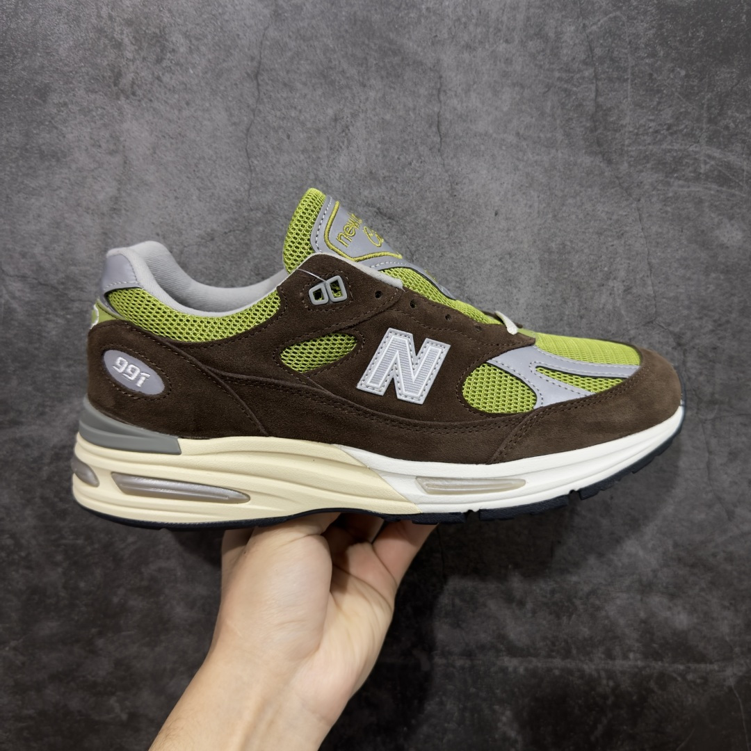 【ZOK/Goat版】Kith x New Balance NB991 踪绿 U991CK2 独家私模 NB天花板 打破市面NB无高端格局 原鞋购入开发 采购原厂皮料 正确3M反光细节 原楦原纸版开发 正确6层组合底模精密开发 后跟透明TPU水晶装饰条稳固 沿用了引以为傲的跑鞋手工技艺 采用猪皮绒面并包裹局部透气网面的鞋身设计 菱网鞋舌上刻有New Balance USA 鞋面依旧&身着经典的大热之灰 彰显了其高端的品质身份 尺码：36 37 37.5 38 38.5 39 40 40.5 41.5 42 42.5 43 44 45 46.5-选品中心
