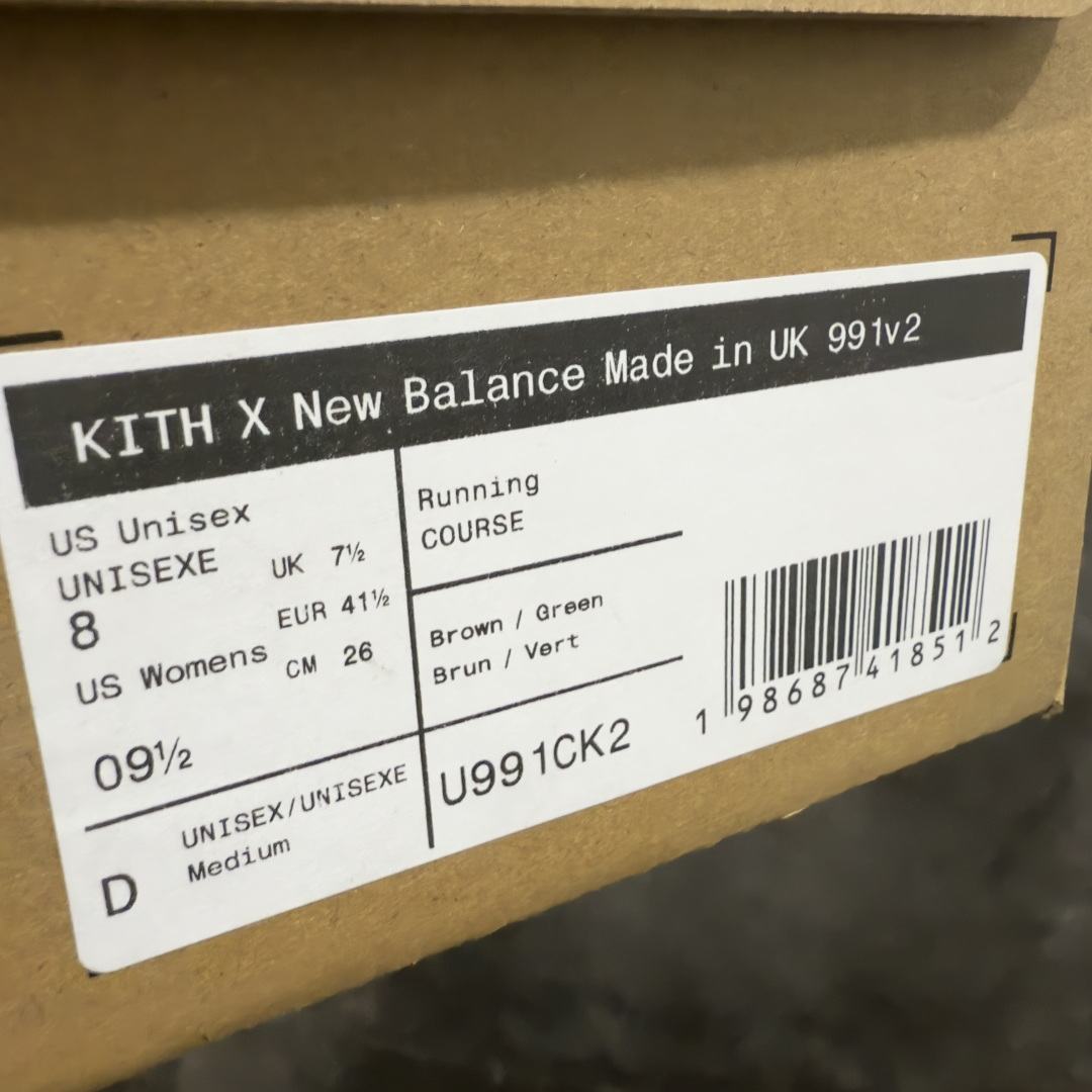 图片[11]-【ZOK/Goat版】Kith x New Balance NB991 踪绿 U991CK2 独家私模 NB天花板 打破市面NB无高端格局 原鞋购入开发 采购原厂皮料 正确3M反光细节 原楦原纸版开发 正确6层组合底模精密开发 后跟透明TPU水晶装饰条稳固 沿用了引以为傲的跑鞋手工技艺 采用猪皮绒面并包裹局部透气网面的鞋身设计 菱网鞋舌上刻有New Balance USA 鞋面依旧&身着经典的大热之灰 彰显了其高端的品质身份 尺码：36 37 37.5 38 38.5 39 40 40.5 41.5 42 42.5 43 44 45 46.5-选品中心