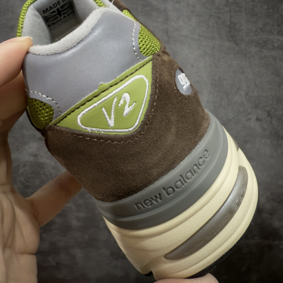 图片[2]-【ZOK/Goat版】Kith x New Balance NB991 踪绿 U991CK2 独家私模 NB天花板 打破市面NB无高端格局 原鞋购入开发 采购原厂皮料 正确3M反光细节 原楦原纸版开发 正确6层组合底模精密开发 后跟透明TPU水晶装饰条稳固 沿用了引以为傲的跑鞋手工技艺 采用猪皮绒面并包裹局部透气网面的鞋身设计 菱网鞋舌上刻有New Balance USA 鞋面依旧&身着经典的大热之灰 彰显了其高端的品质身份 尺码：36 37 37.5 38 38.5 39 40 40.5 41.5 42 42.5 43 44 45 46.5-选品中心
