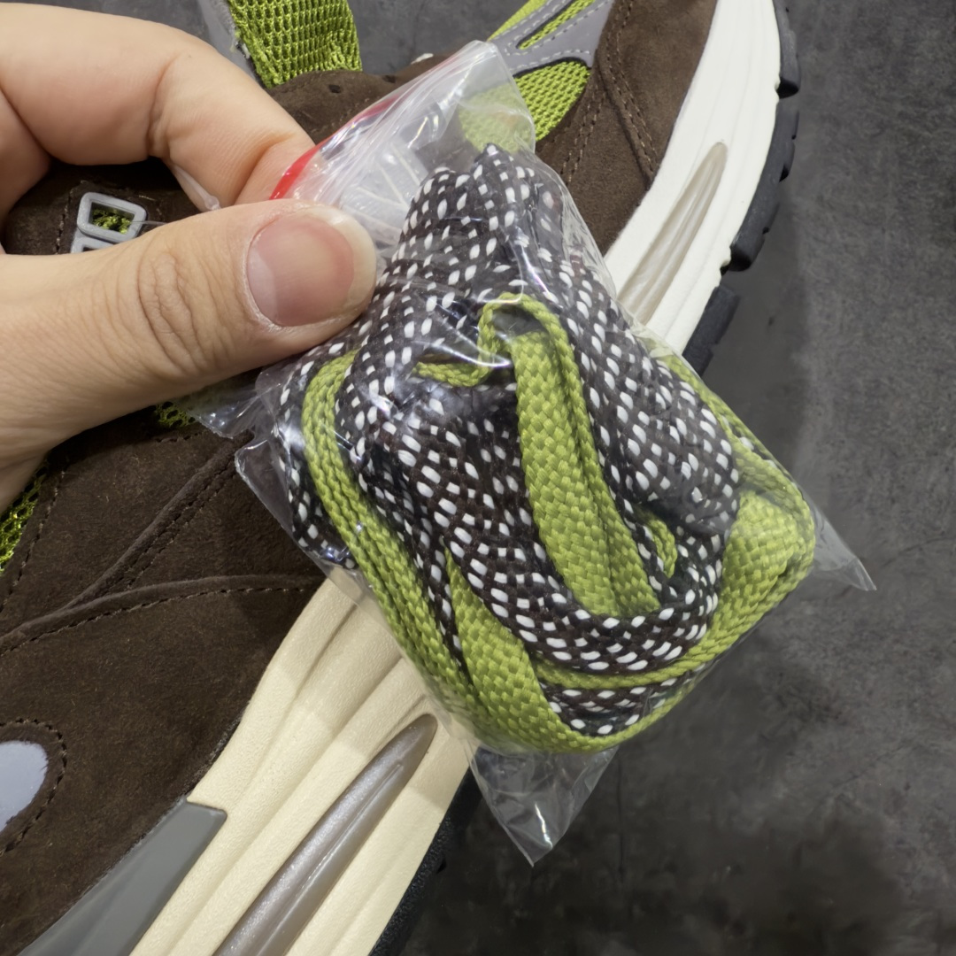 图片[10]-【ZOK/Goat版】Kith x New Balance NB991 踪绿 U991CK2 独家私模 NB天花板 打破市面NB无高端格局 原鞋购入开发 采购原厂皮料 正确3M反光细节 原楦原纸版开发 正确6层组合底模精密开发 后跟透明TPU水晶装饰条稳固 沿用了引以为傲的跑鞋手工技艺 采用猪皮绒面并包裹局部透气网面的鞋身设计 菱网鞋舌上刻有New Balance USA 鞋面依旧&身着经典的大热之灰 彰显了其高端的品质身份 尺码：36 37 37.5 38 38.5 39 40 40.5 41.5 42 42.5 43 44 45 46.5-选品中心