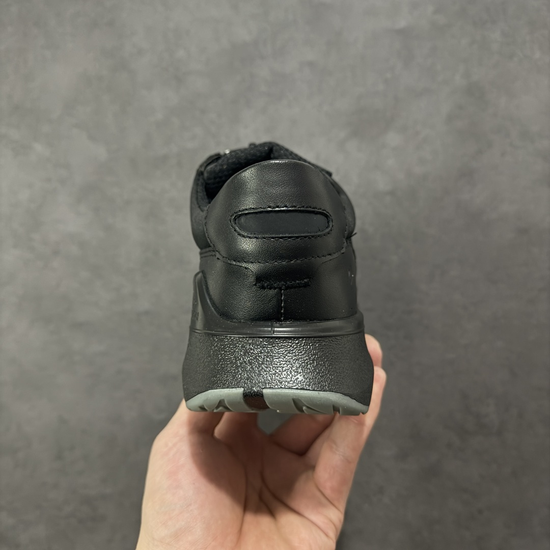 图片[4]-【公司级】ECCO Biom 2025款 爱步 健步 低帮 黑色 圆通系带户外运动登山鞋徒步鞋 经典和现代工艺品质融合 精选小牛皮面料 百搭休闲老爹鞋 舒适性相当不错 版型楦型非常到位上脚 专柜热销款 独有鞋型设计 特有Logo车边 特别有型 北欧风格 舒适 休闲保暖 超弹性 耐磨 减震 按摩大底(PU+TPU 组合） 尺码：39-44 货号：830764-01001 编码：XYB330340-选品中心