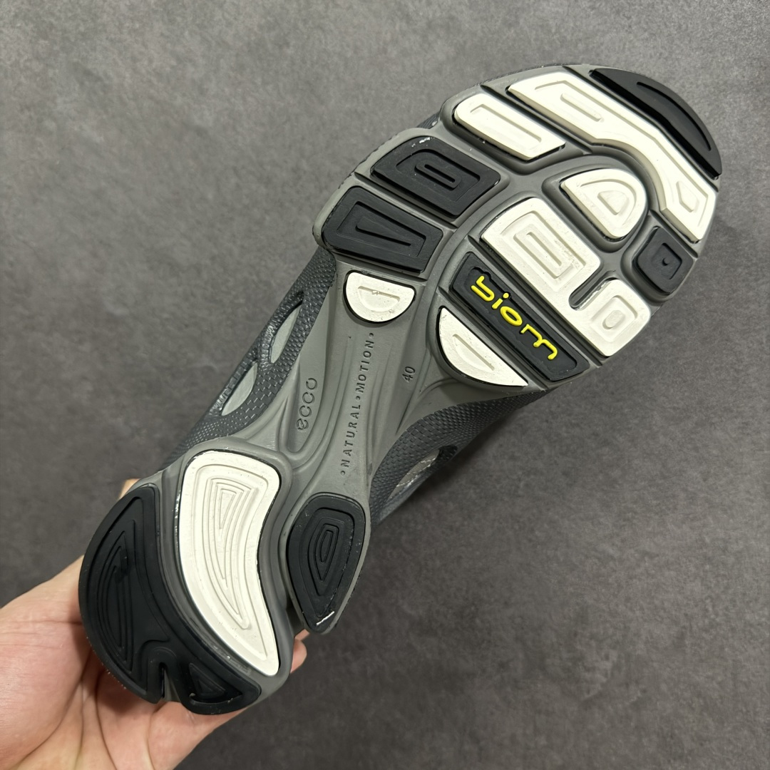 图片[9]-【公司级】ECCO Biom 2025款 爱步 健步 低帮 黑色 圆通系带户外运动登山鞋徒步鞋 经典和现代工艺品质融合 精选小牛皮面料 百搭休闲老爹鞋 舒适性相当不错 版型楦型非常到位上脚 专柜热销款 独有鞋型设计 特有Logo车边 特别有型 北欧风格 舒适 休闲保暖 超弹性 耐磨 减震 按摩大底(PU+TPU 组合） 尺码：39-45 货号：091504-01013 编码：XYB330340-选品中心