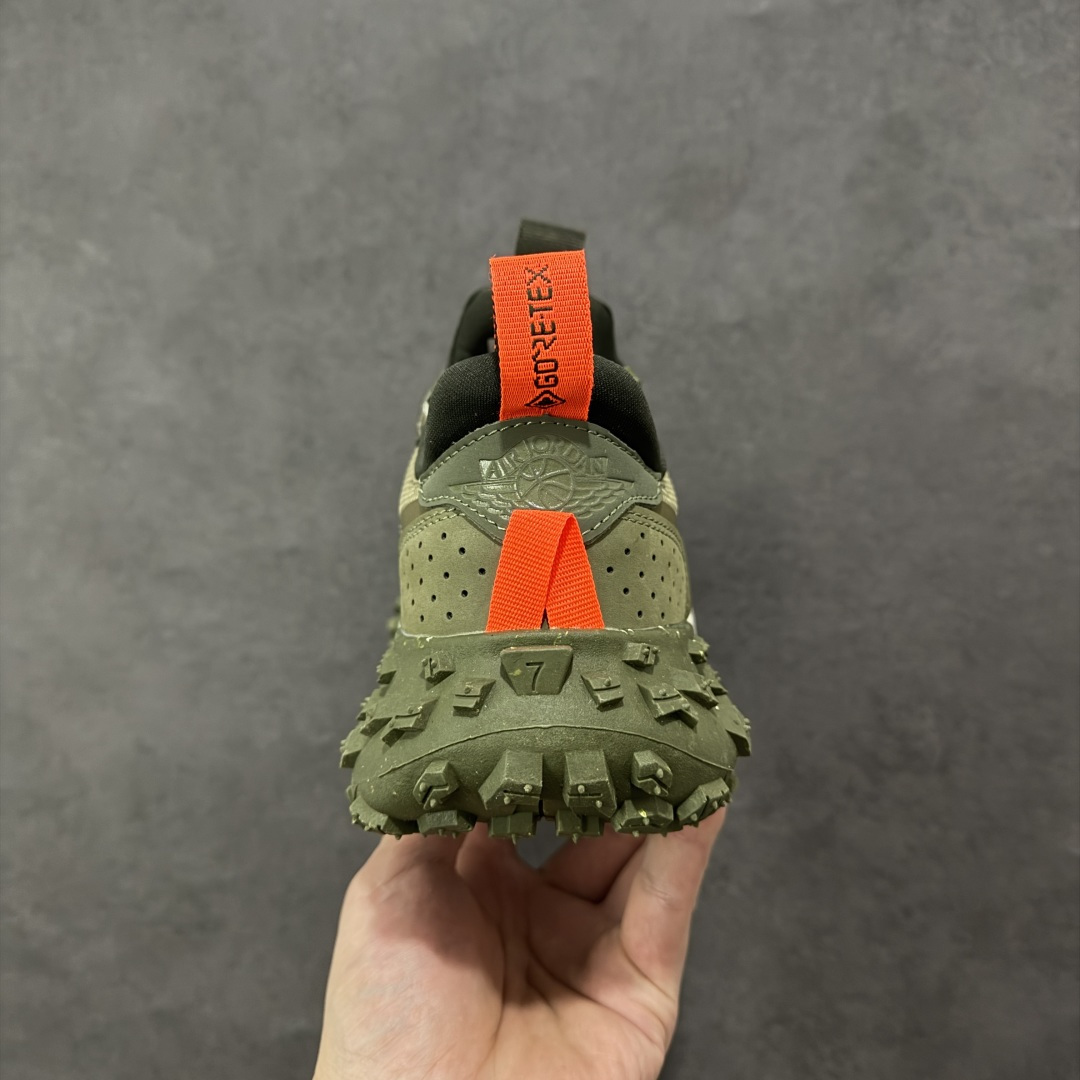 图片[4]-【公司级】Jordan Air Jordan 1 Element Gore-Tex 经典耐用 低帮跑步鞋 Air Jordan 1 Low Element Gore-Tex “Medium Olive” 将 MJ1 从复古经典款蜕变为适合户外越野的运动鞋。这款鞋采用Gore-Tex材质，适合全年穿着。运动鞋爱好者会发现其借鉴了磨砂皮覆面、防刮布拼接和透气孔设计，这是对乔丹品牌（Jordan Brand）越野风格历史的致敬。 货号：FV4227-201 尺码：39 40 40.5 41 42 42.5 43 44 45 编码：JJB260270-选品中心