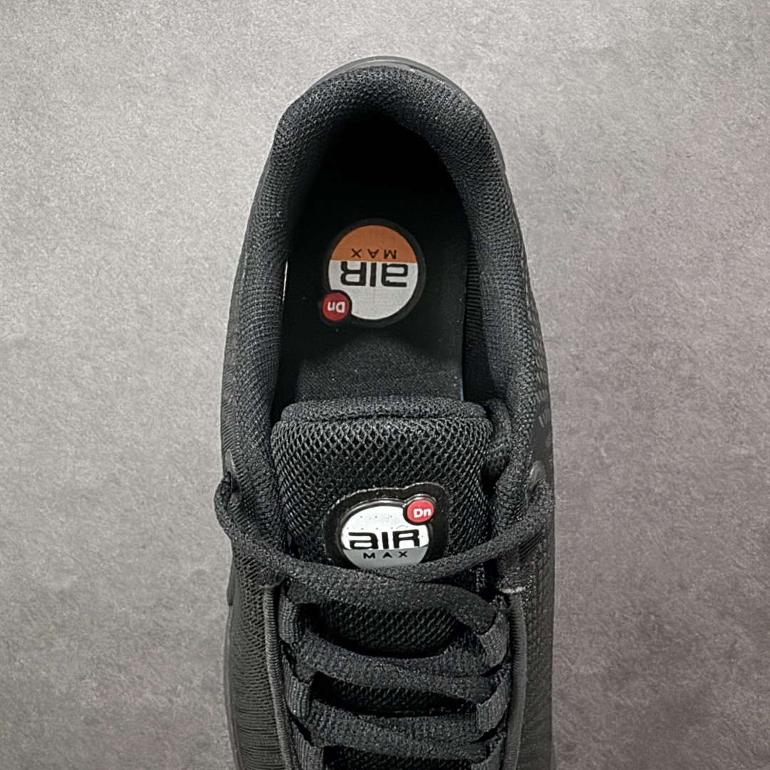 图片[7]-【纯原YH版】Nike Air Max Dn 舒适耐用 防滑耐磨 低帮 生活休闲鞋 今年 Air Max Day，搭载 “Dynamic Air”技术的 Nike Air Max Dn 首次亮相，四个分区圆形开窗气垫带来极高的辨识度。采用“Dynamic Air”技术加持，不仅具备着充满科技感的外观，更具备着优越的穿着质感。TPU 拱形稳定片为中足提供结构支撑，搭配后跟 TPU 贴片起到支撑跟腱的作用。注入式 Phylon 泡绵包裹 Air 气垫单元，适合街头行走的橡胶大底则包裹足跟部位，提供抓地力和耐穿性。 货号：FQ7860-003 尺码：36 37.5 38 39 40 41 42 43 44 45-选品中心