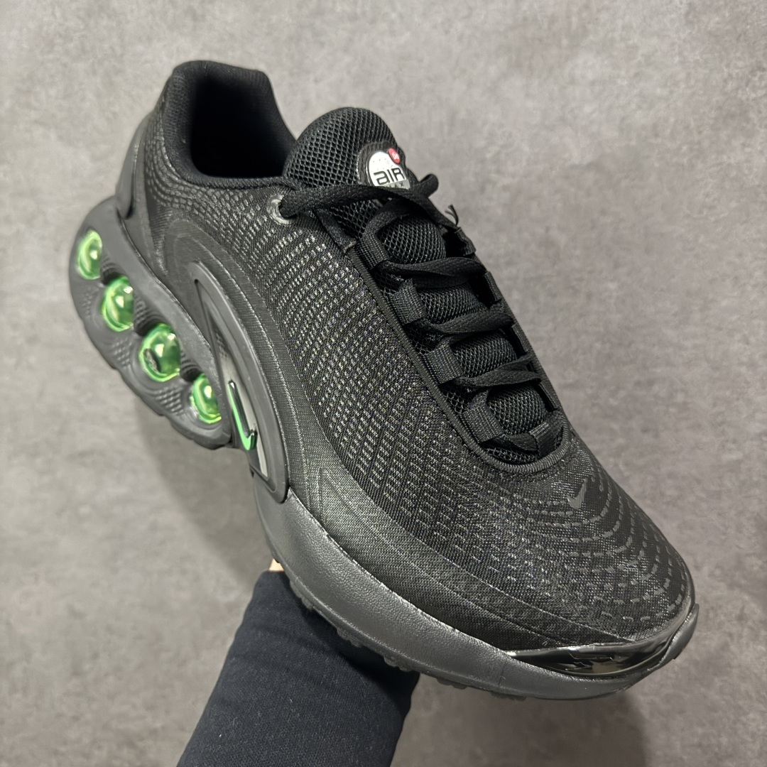 图片[3]-【纯原YH版】Nike Air Max Dn 舒适耐用 防滑耐磨 低帮 生活休闲鞋 今年 Air Max Day，搭载 “Dynamic Air”技术的 Nike Air Max Dn 首次亮相，四个分区圆形开窗气垫带来极高的辨识度。采用“Dynamic Air”技术加持，不仅具备着充满科技感的外观，更具备着优越的穿着质感。TPU 拱形稳定片为中足提供结构支撑，搭配后跟 TPU 贴片起到支撑跟腱的作用。注入式 Phylon 泡绵包裹 Air 气垫单元，适合街头行走的橡胶大底则包裹足跟部位，提供抓地力和耐穿性。 货号：FQ7860-003 尺码：36 37.5 38 39 40 41 42 43 44 45-选品中心