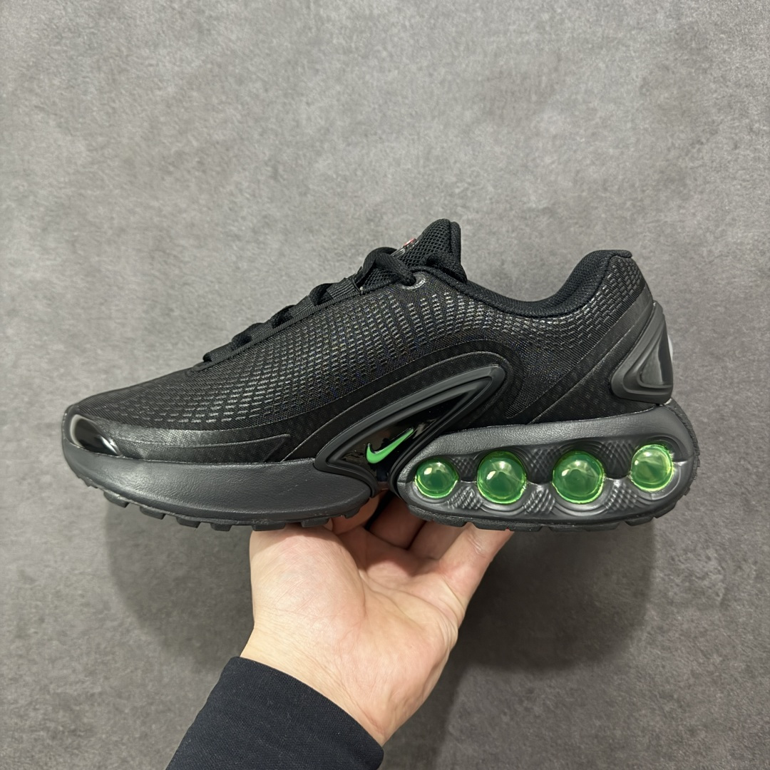 图片[2]-【纯原YH版】Nike Air Max Dn 舒适耐用 防滑耐磨 低帮 生活休闲鞋 今年 Air Max Day，搭载 “Dynamic Air”技术的 Nike Air Max Dn 首次亮相，四个分区圆形开窗气垫带来极高的辨识度。采用“Dynamic Air”技术加持，不仅具备着充满科技感的外观，更具备着优越的穿着质感。TPU 拱形稳定片为中足提供结构支撑，搭配后跟 TPU 贴片起到支撑跟腱的作用。注入式 Phylon 泡绵包裹 Air 气垫单元，适合街头行走的橡胶大底则包裹足跟部位，提供抓地力和耐穿性。 货号：FQ7860-003 尺码：36 37.5 38 39 40 41 42 43 44 45-选品中心