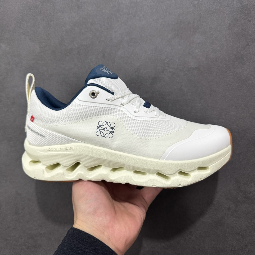 【公司级】On昂跑 LOEWE 系列低帮轻量舒适多功能休闲运动鞋 采用工程飞织网布组合再生聚酯纤维鞋面材质搭载独家隐藏速度中板 镂空CloudTec科技 泡棉缓震中底 黑科技跑出圈的时尚运动新宠 货号：M929282X30-4933 尺码：36-47带半码 编码：XSB220230-选品中心