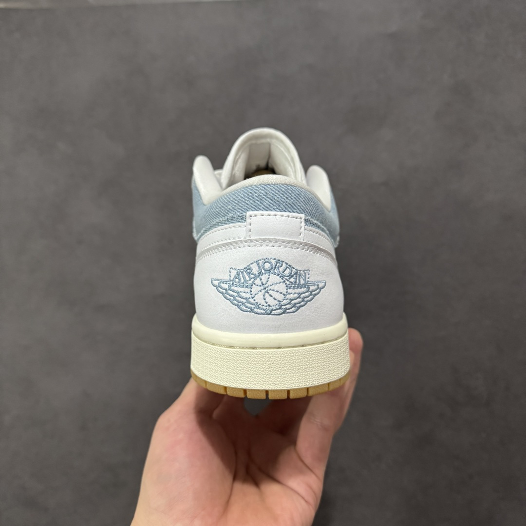图片[4]-【小dt版本】Air Jordan AJ1 Low 低帮 白蓝牛仔 HQ2004-400 全新流水线出品 DT版本唯一平替选择 市场第二梯队最强版 全部原鞋开发 原楦原纸板开发 全鞋电脑针车 原厂内置全掌气垫 原盒内在原标 唯一Zp原版鞋带绑法 免检产品 全新2022版型 全头层皮料 完美零毛边处理 原厂配置全掌气垫 价格定位良心 尺码：36 36.5 37.5 38 38.5 39 40 40.5 41 42 42.5 43 44 44.5 45 46-选品中心