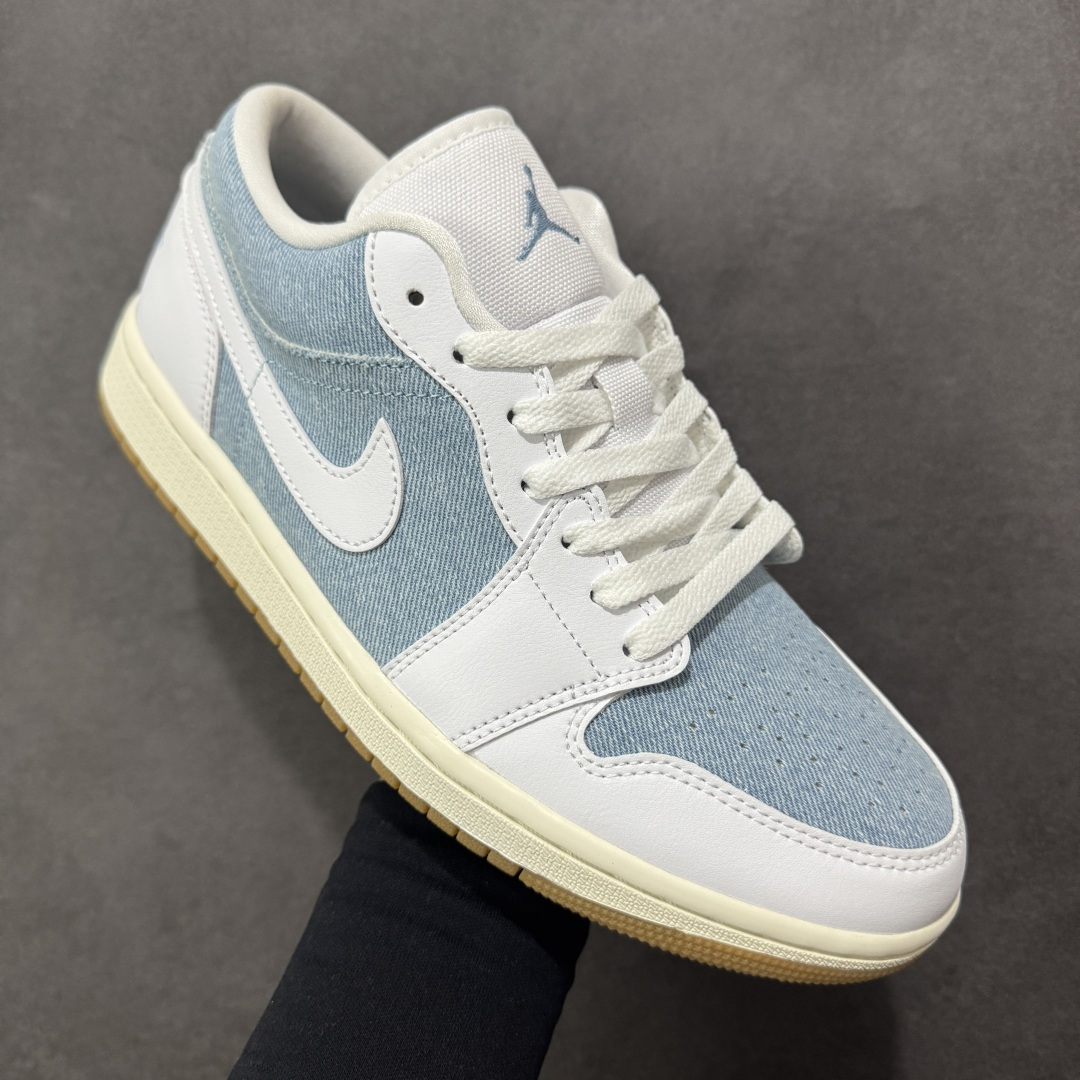 图片[3]-【小dt版本】Air Jordan AJ1 Low 低帮 白蓝牛仔 HQ2004-400 全新流水线出品 DT版本唯一平替选择 市场第二梯队最强版 全部原鞋开发 原楦原纸板开发 全鞋电脑针车 原厂内置全掌气垫 原盒内在原标 唯一Zp原版鞋带绑法 免检产品 全新2022版型 全头层皮料 完美零毛边处理 原厂配置全掌气垫 价格定位良心 尺码：36 36.5 37.5 38 38.5 39 40 40.5 41 42 42.5 43 44 44.5 45 46-选品中心
