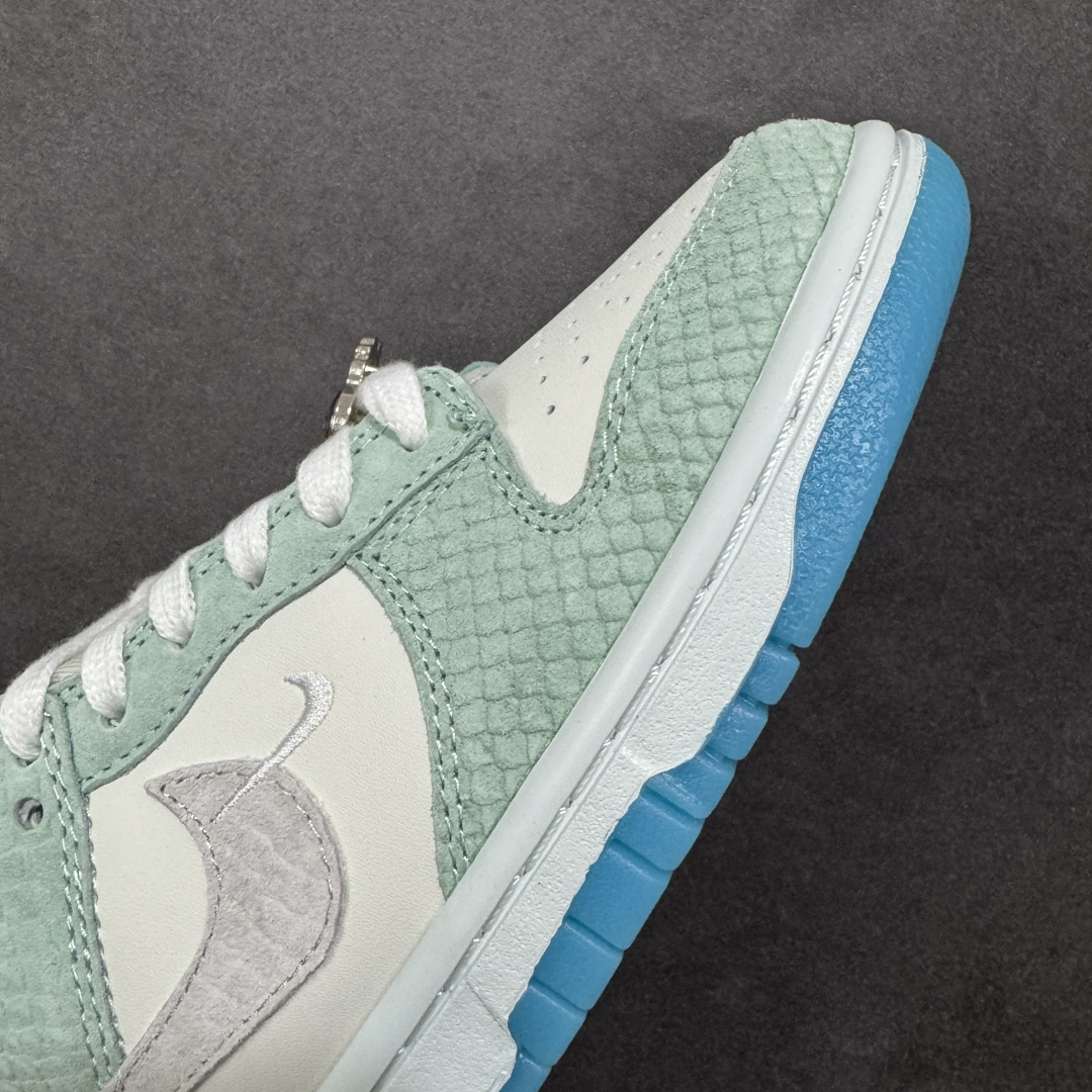 图片[5]-特价【GQ福利】NK Dunk Low LX CNY Year Of The Dragon 龙年限定 白绿仙人掌 FZ5065-111 口碑大厂出品 品控大底版型不断改良更新品质稳定 全套原纸板楦头开发 确保原汁原味 完美呈现DUNK版型 原厂玻璃冲刀 超高清洁度 全鞋零毛边皮料切割 全鞋以白绿色呈现 红色和蓝色点缀 鞋面采用皮革和翻毛皮材质拼接打造 并在翻毛皮上加入了龙鳞纹图案 鞋带扣也换成了龙爪样式 新年氛围感十足 尺码：36 36.5 37.5 38 38.5 39 40 40.5 41 42 42.5 43 44 44.5 45 46-选品中心