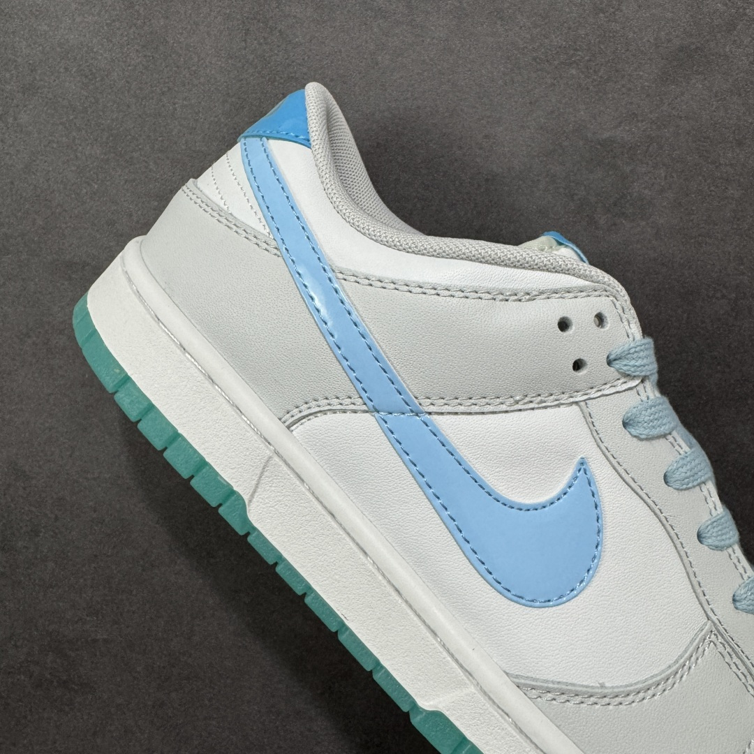 图片[6]-特价【GQ福利】NK Dunk Low 系列纯原福利特价 口碑大厂出品 品控大底版型不断改良更新品质稳定 全套原纸板楦头开发 确保原汁原味 完美呈现DUNK版型 原厂玻璃冲刀 超高清洁度 全鞋零毛边皮料切割 全鞋以白绿色呈现 红色和蓝色点缀 鞋面采用皮革和翻毛皮材质拼接打造 并在翻毛皮上加入了龙鳞纹图案 鞋带扣也换成了龙爪样式 新年氛围感十足 尺码：36 36.5 37.5 38 38.5 39 40 40.5 41 42 42.5 43 44 44.5 45 46 货号：FN3433-141-选品中心