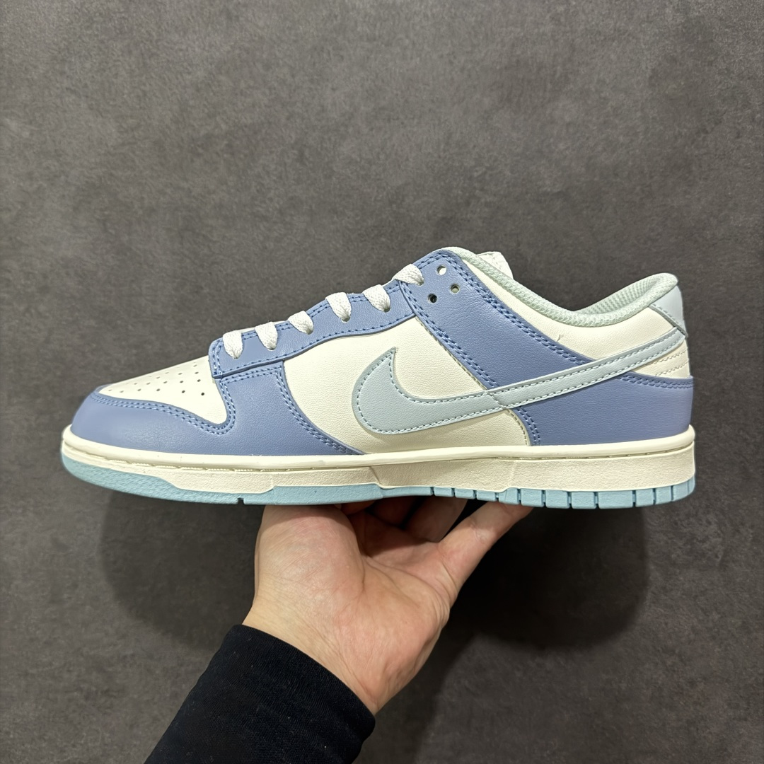 图片[2]-特价【GQ福利】NK Dunk Low 系列纯原福利特价 口碑大厂出品 品控大底版型不断改良更新品质稳定 全套原纸板楦头开发 确保原汁原味 完美呈现DUNK版型 原厂玻璃冲刀 超高清洁度 全鞋零毛边皮料切割 全鞋以白绿色呈现 红色和蓝色点缀 鞋面采用皮革和翻毛皮材质拼接打造 并在翻毛皮上加入了龙鳞纹图案 鞋带扣也换成了龙爪样式 新年氛围感十足 尺码：36 36.5 37.5 38 38.5 39 40 40.5 41 42 42.5 43 44 44.5 45 46 货号：DD1503-123-选品中心