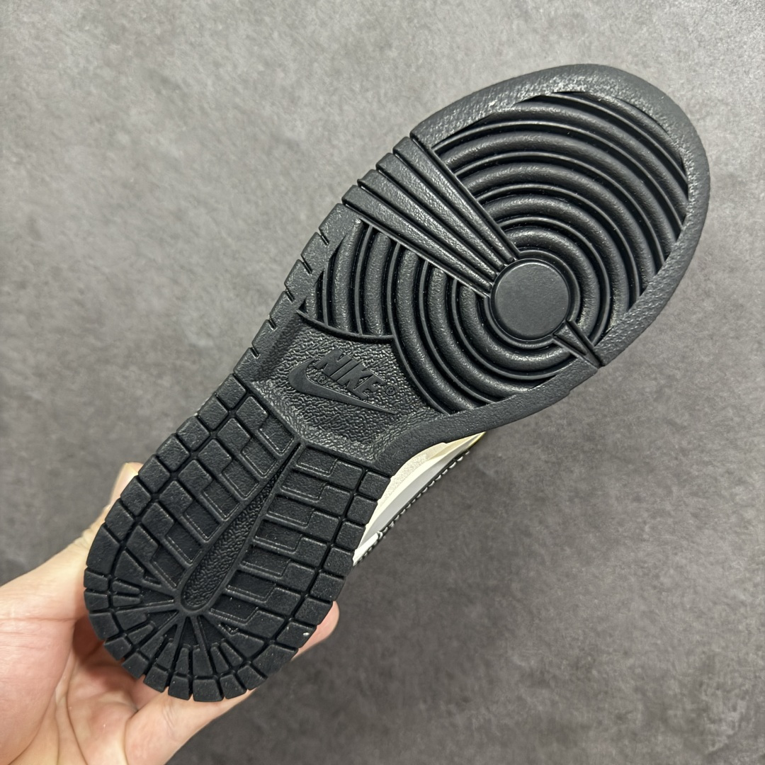 图片[9]-特价【GQ福利】NK Dunk Low 系列纯原福利特价 口碑大厂出品 品控大底版型不断改良更新品质稳定 全套原纸板楦头开发 确保原汁原味 完美呈现DUNK版型 原厂玻璃冲刀 超高清洁度 全鞋零毛边皮料切割 全鞋以白绿色呈现 红色和蓝色点缀 鞋面采用皮革和翻毛皮材质拼接打造 并在翻毛皮上加入了龙鳞纹图案 鞋带扣也换成了龙爪样式 新年氛围感十足 尺码：36 36.5 37.5 38 38.5 39 40 40.5 41 42 42.5 43 44 44.5 45 46 货号：XX3168-166-选品中心