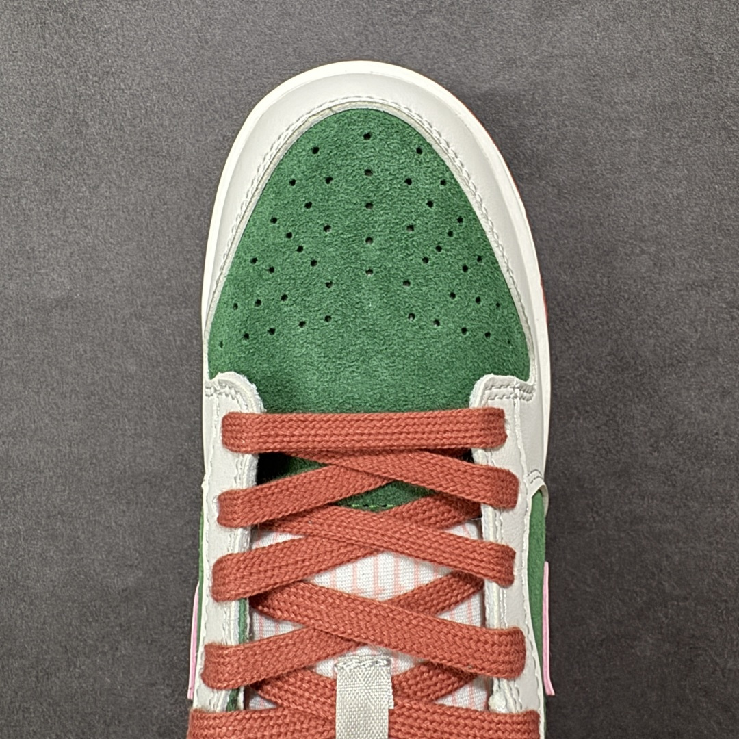 图片[8]-特价【GQ福利】NK Dunk Low 系列纯原福利特价 口碑大厂出品 品控大底版型不断改良更新品质稳定 全套原纸板楦头开发 确保原汁原味 完美呈现DUNK版型 原厂玻璃冲刀 超高清洁度 全鞋零毛边皮料切割 全鞋以白绿色呈现 红色和蓝色点缀 鞋面采用皮革和翻毛皮材质拼接打造 并在翻毛皮上加入了龙鳞纹图案 鞋带扣也换成了龙爪样式 新年氛围感十足 尺码：36 36.5 37.5 38 38.5 39 40 40.5 41 42 42.5 43 44 44.5 45 46 货号：FQ8080-133-选品中心