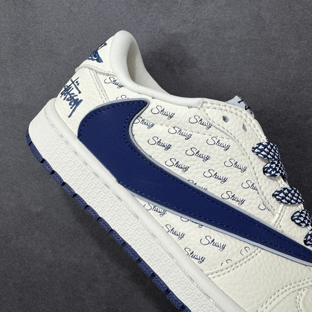 图片[6]-【定制版】Air Jordan 1 Low AJ1 乔1联名款 高端定制 低帮休闲板鞋  #米白鞋身满印Stussy经典标识，藏蓝皮质Swoosh搭配编织鞋带，细节处的小勾设计更添巧思。经典AJ1低帮鞋型搭载软弹中底，上脚舒适又贴合脚型，专属编码款市面稀缺，不管是日常出街还是潮搭收藏，都是闭眼入的街头顶流单品！ 货号：LD2028-065  尺码：36 36.5 37.5 38 38.5 39 40 40.5 41 42 42.5 43 44 44.5 45-选品中心