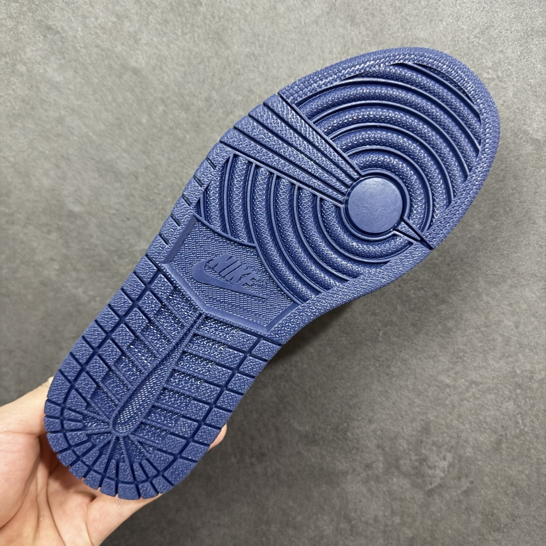 图片[9]-【定制版】Air Jordan 1 Low AJ1 乔1联名款 高端定制 低帮休闲板鞋  #米白鞋身满印Stussy经典标识，藏蓝皮质Swoosh搭配编织鞋带，细节处的小勾设计更添巧思。经典AJ1低帮鞋型搭载软弹中底，上脚舒适又贴合脚型，专属编码款市面稀缺，不管是日常出街还是潮搭收藏，都是闭眼入的街头顶流单品！ 货号：LD2028-065  尺码：36 36.5 37.5 38 38.5 39 40 40.5 41 42 42.5 43 44 44.5 45-选品中心