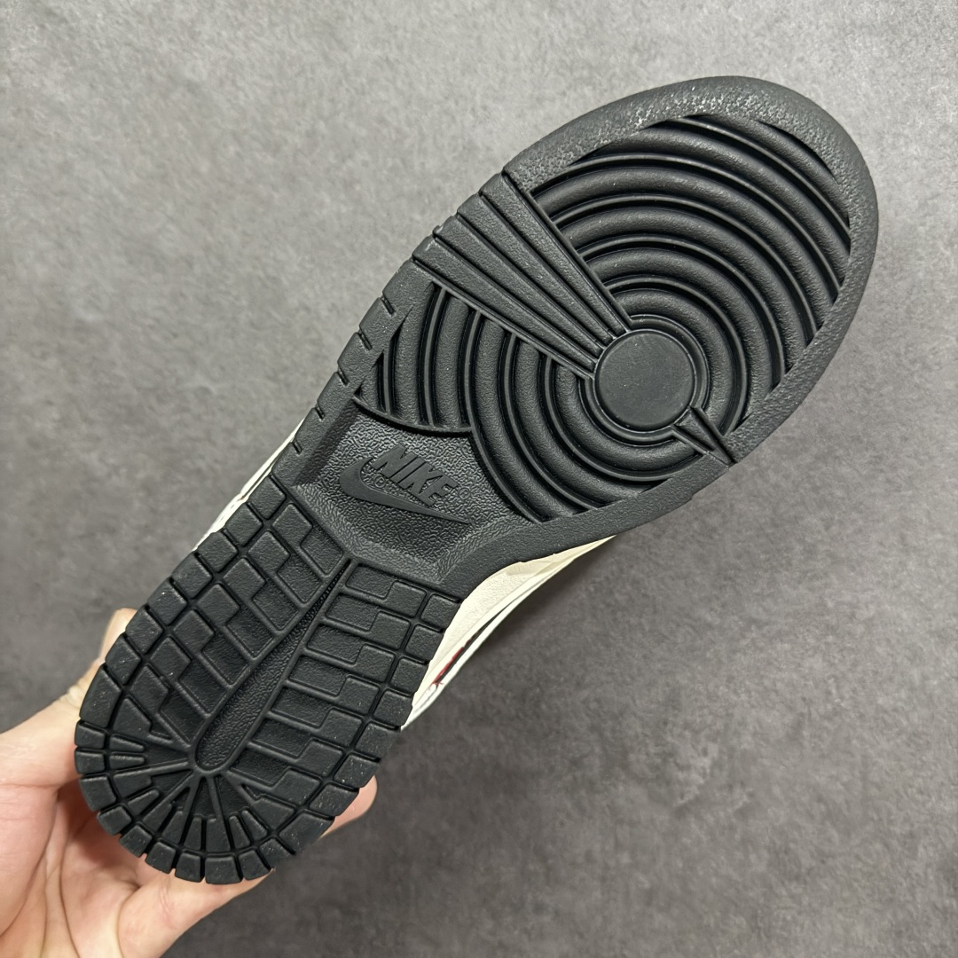 Nike SB Dunk Low 马年限定 红纹老花 高端定制 低帮休闲板鞋#白红撞色搭配满印老花图腾，