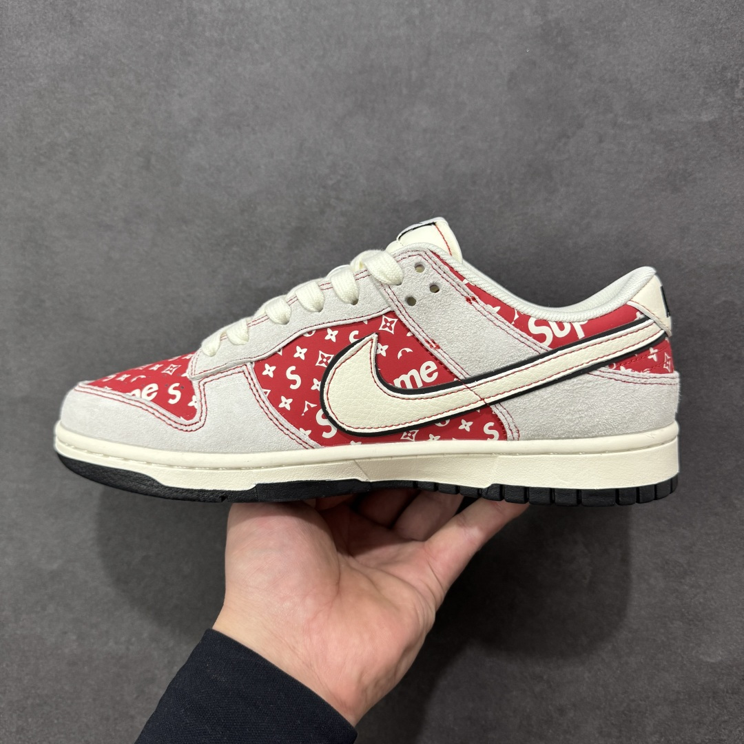 Nike SB Dunk Low 马年限定 红纹老花 高端定制 低帮休闲板鞋#白红撞色搭配满印老花图腾，