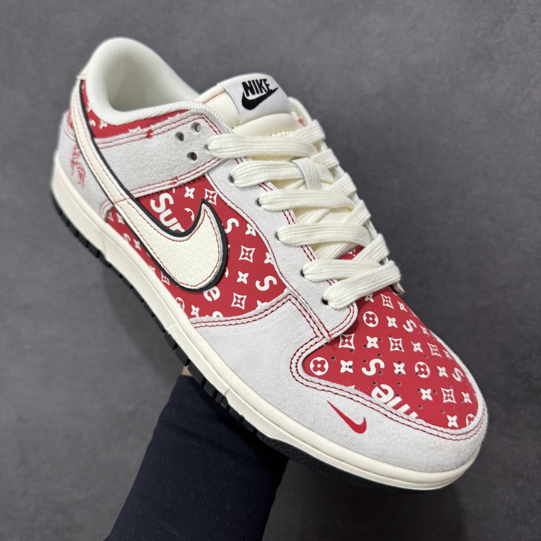 Nike SB Dunk Low 马年限定 红纹老花 高端定制 低帮休闲板鞋#白红撞色搭配满印老花图腾，